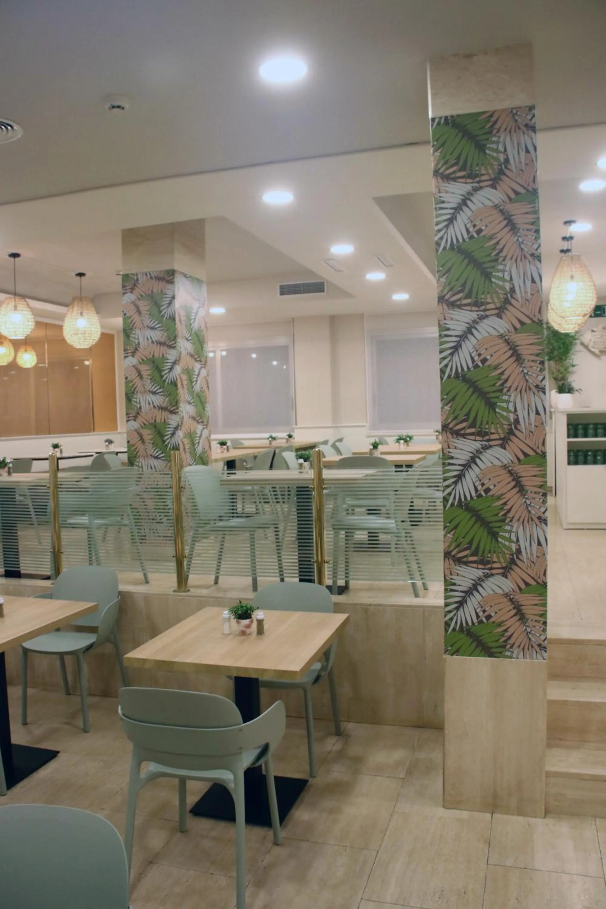 Restaurant/places to eat in Hotel Miramar