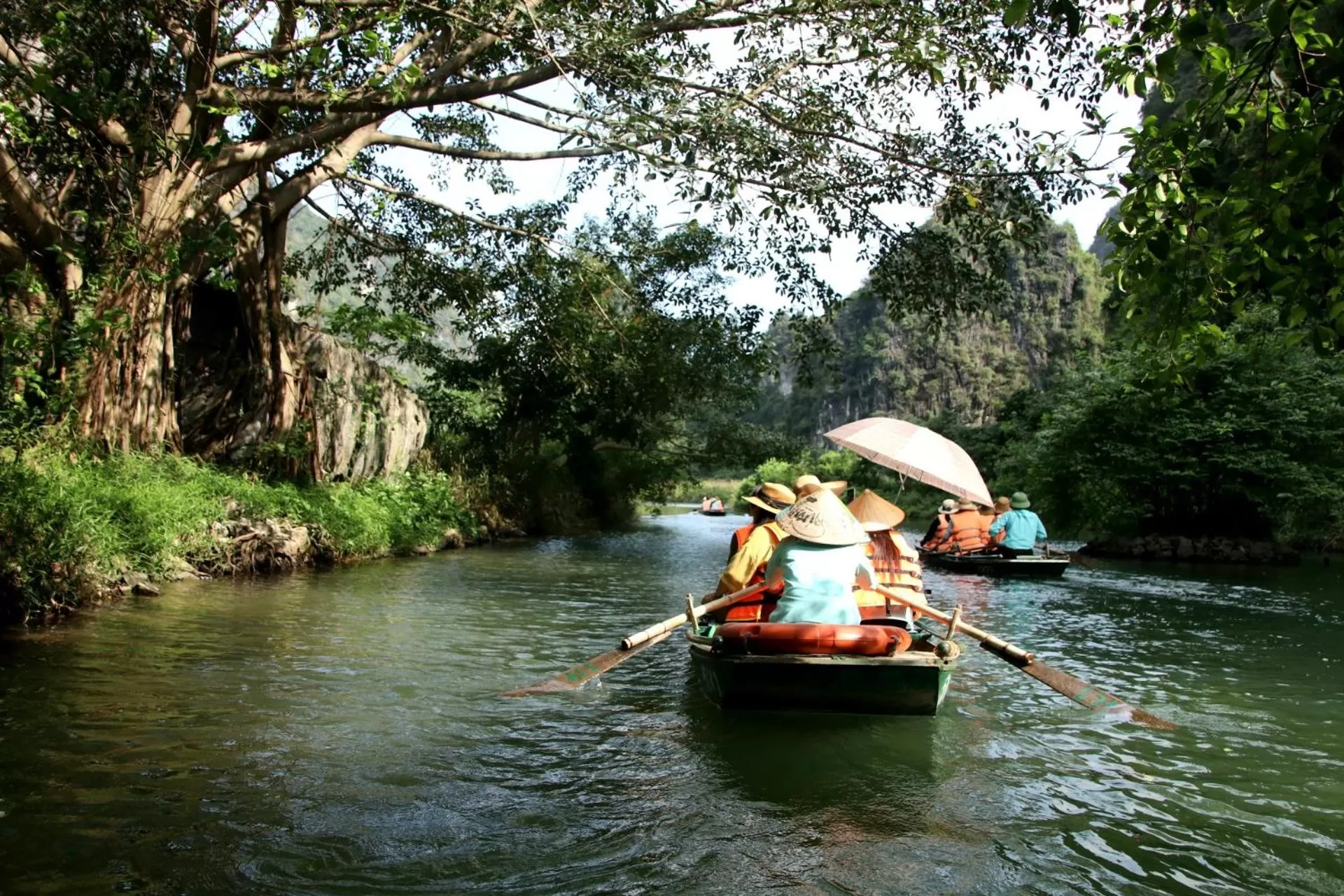 People in Lotus Hotel Ninh Bình