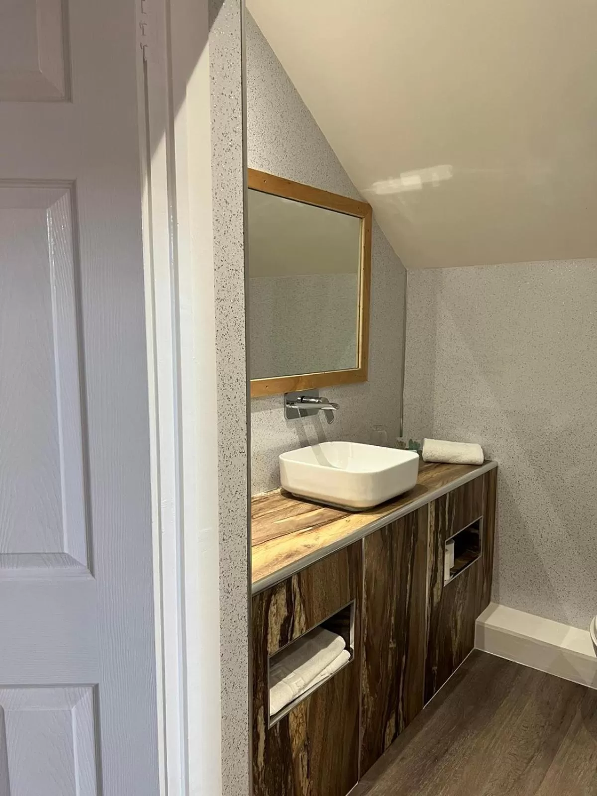 Bathroom in Leaside Hotel