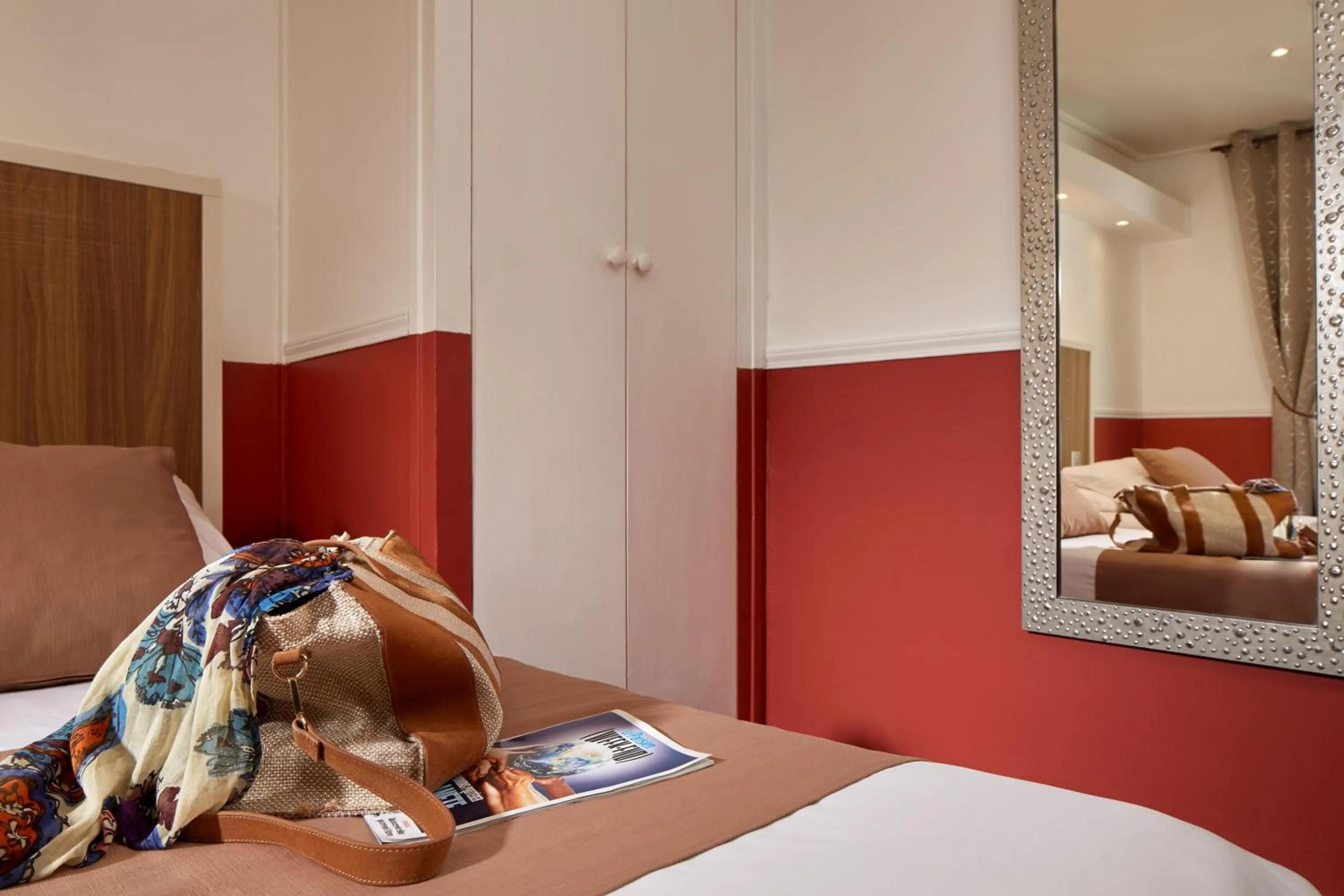 Bed in Grand Hotel Nouvel Opera