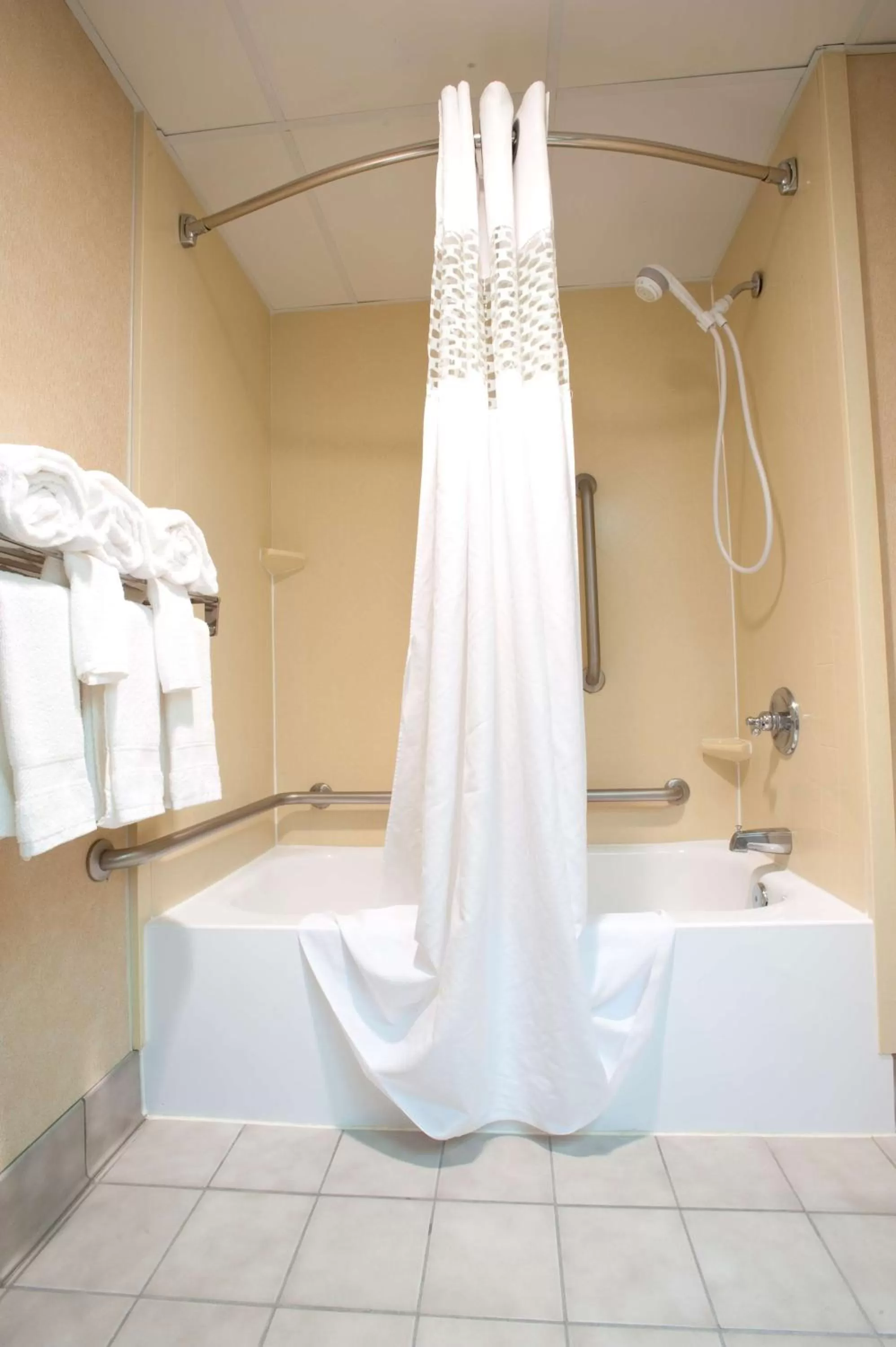 Bathroom in Hampton Inn Downingtown/Exton