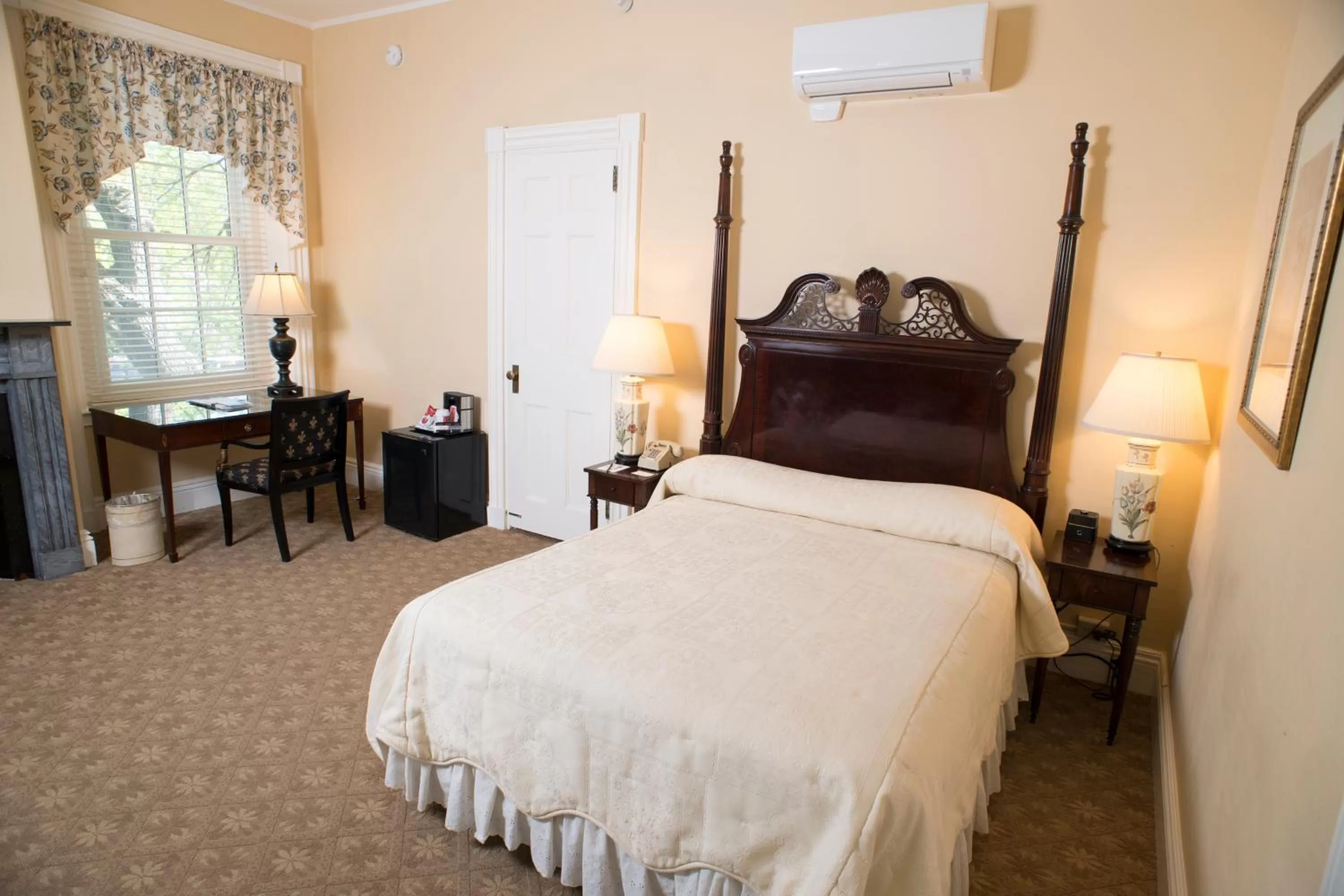Bedroom in Middlebury Inn