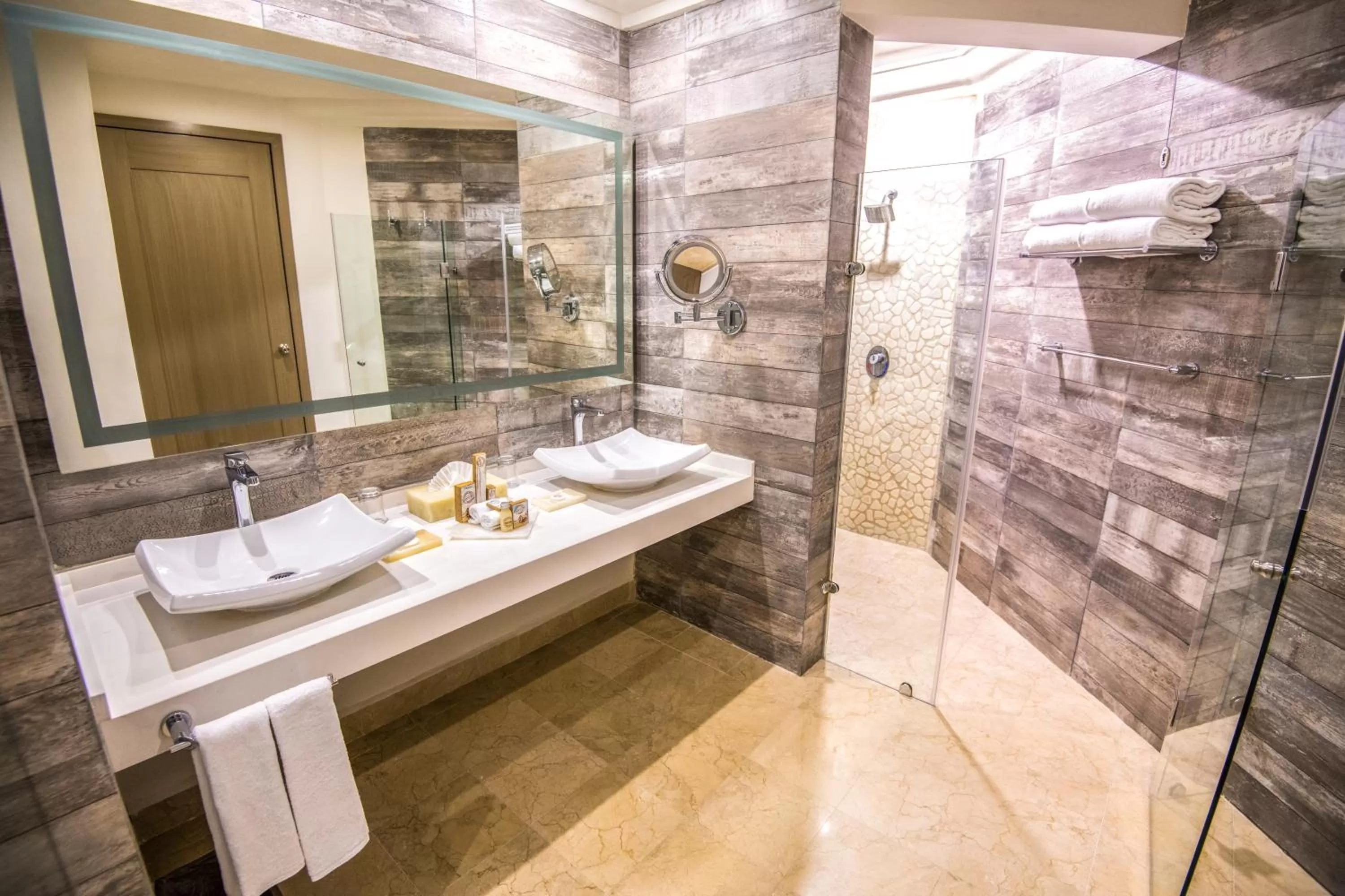Bathroom in Wyndham Alltra Playa del Carmen Adults Only All Inclusive