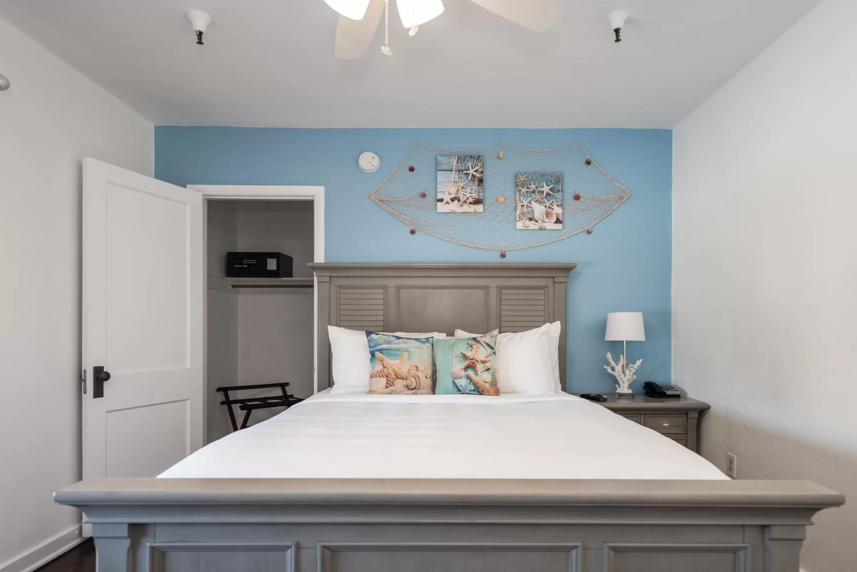 Decorative detail, Bed in Palm Beach Historic Inn