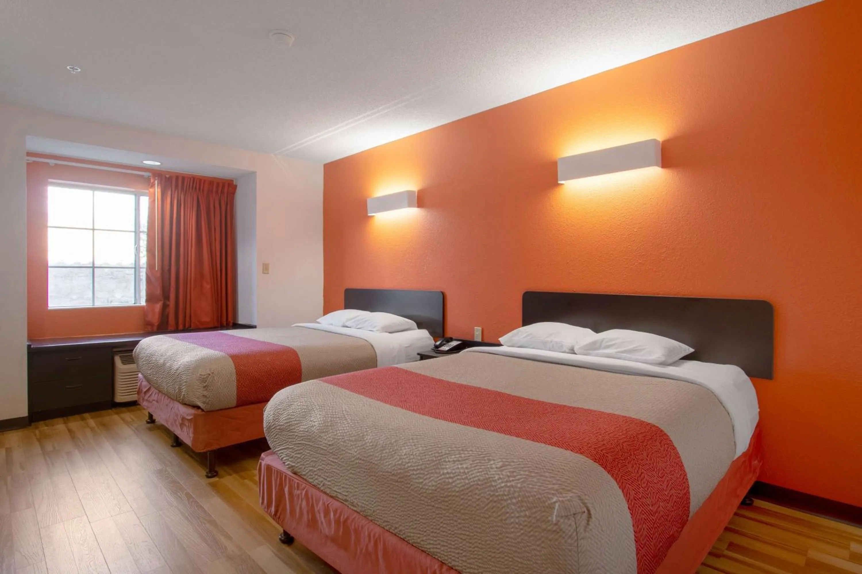 Photo of the whole room, Bed in Motel 6-El Paso, TX - Southeast