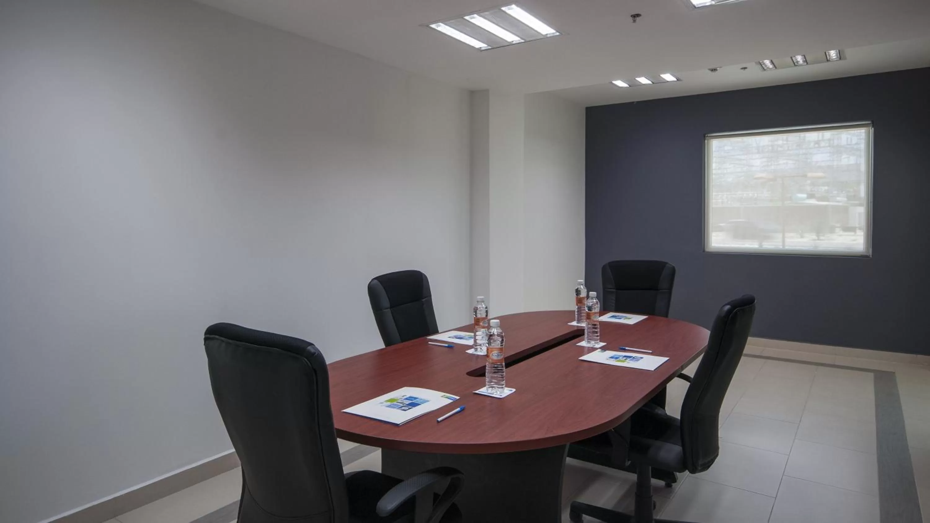 Meeting/conference room in Holiday Inn Express Cabo San Lucas by IHG