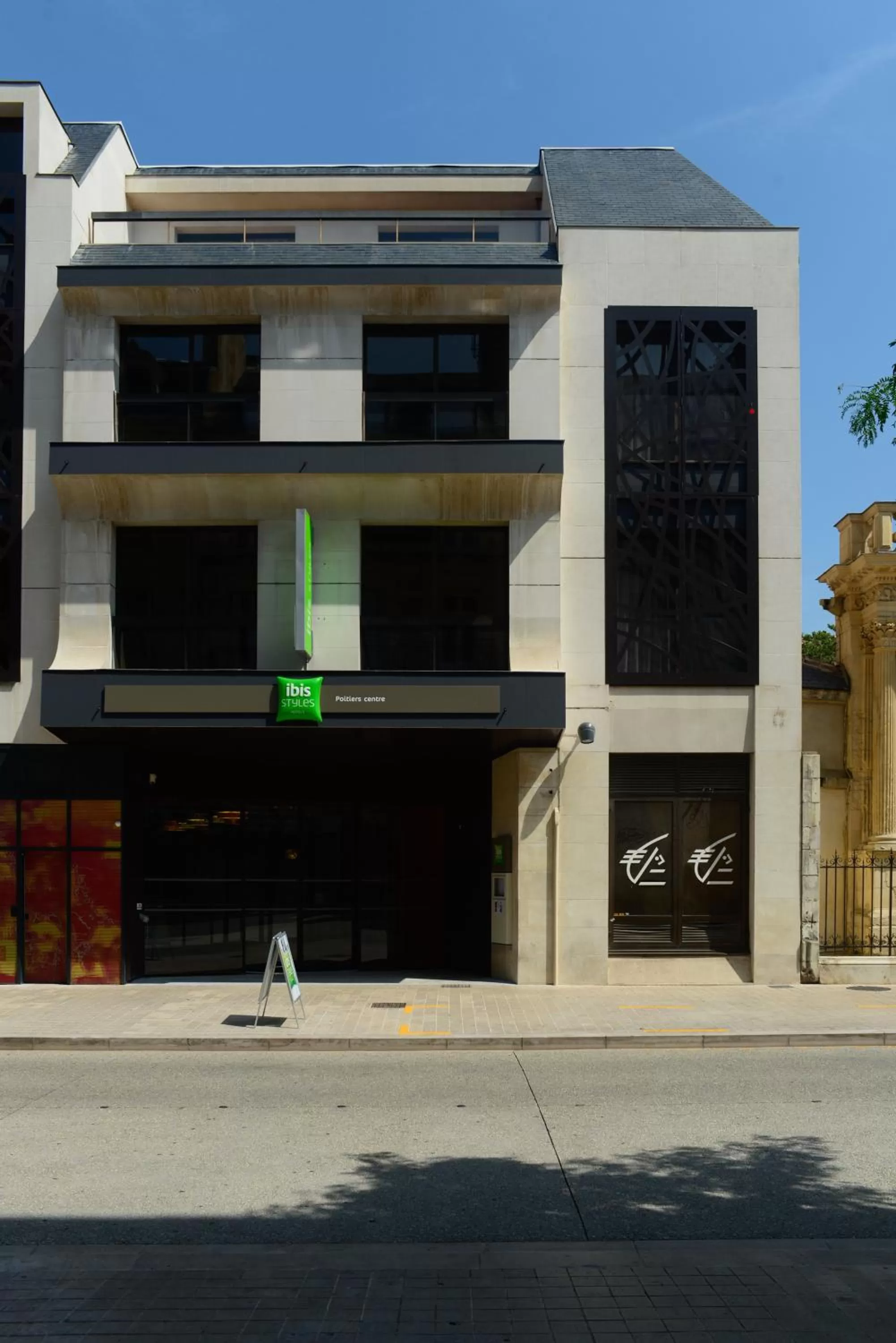 Property building in ibis Styles Poitiers Centre