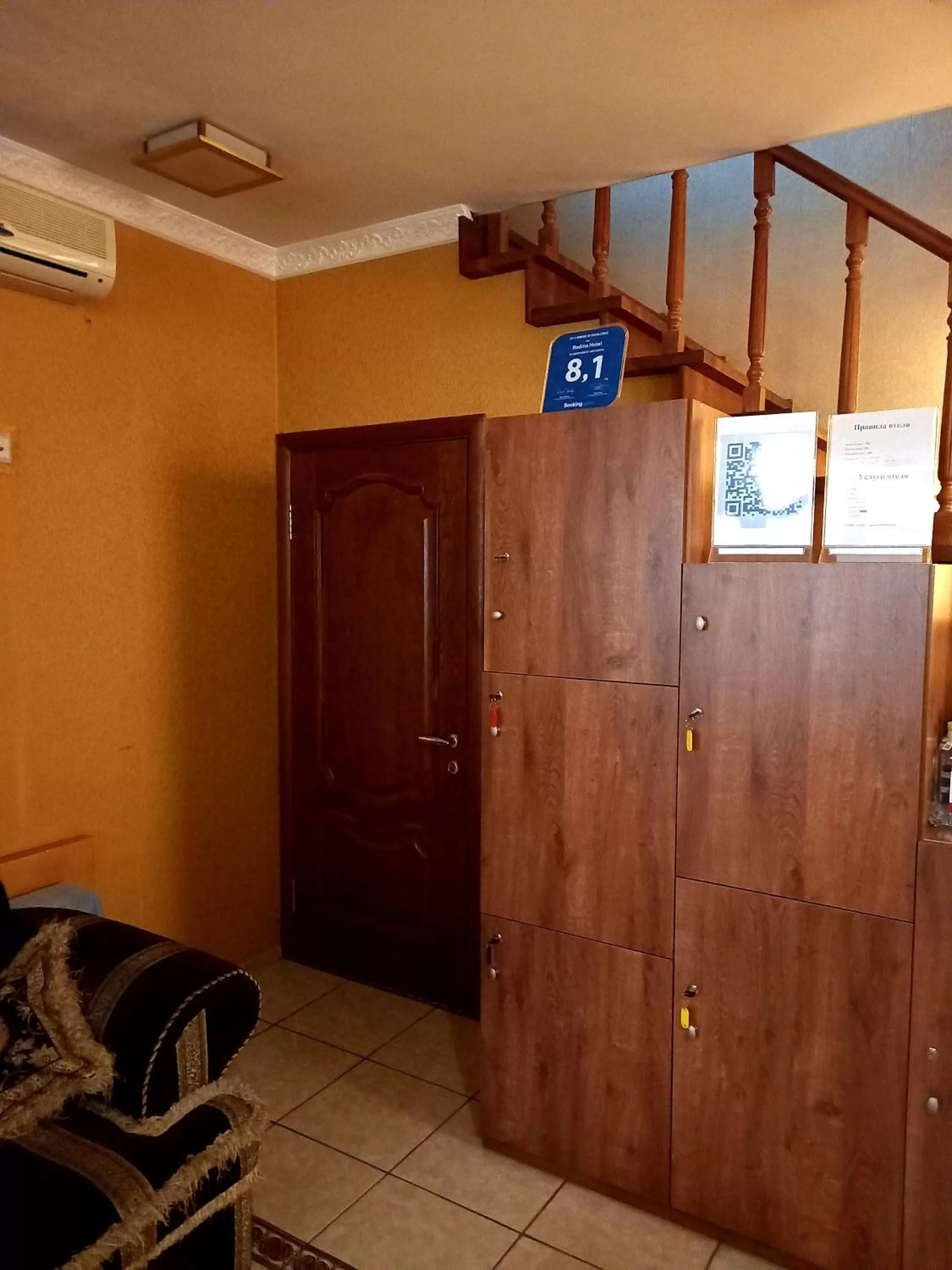 microwave in Rodina Hotel