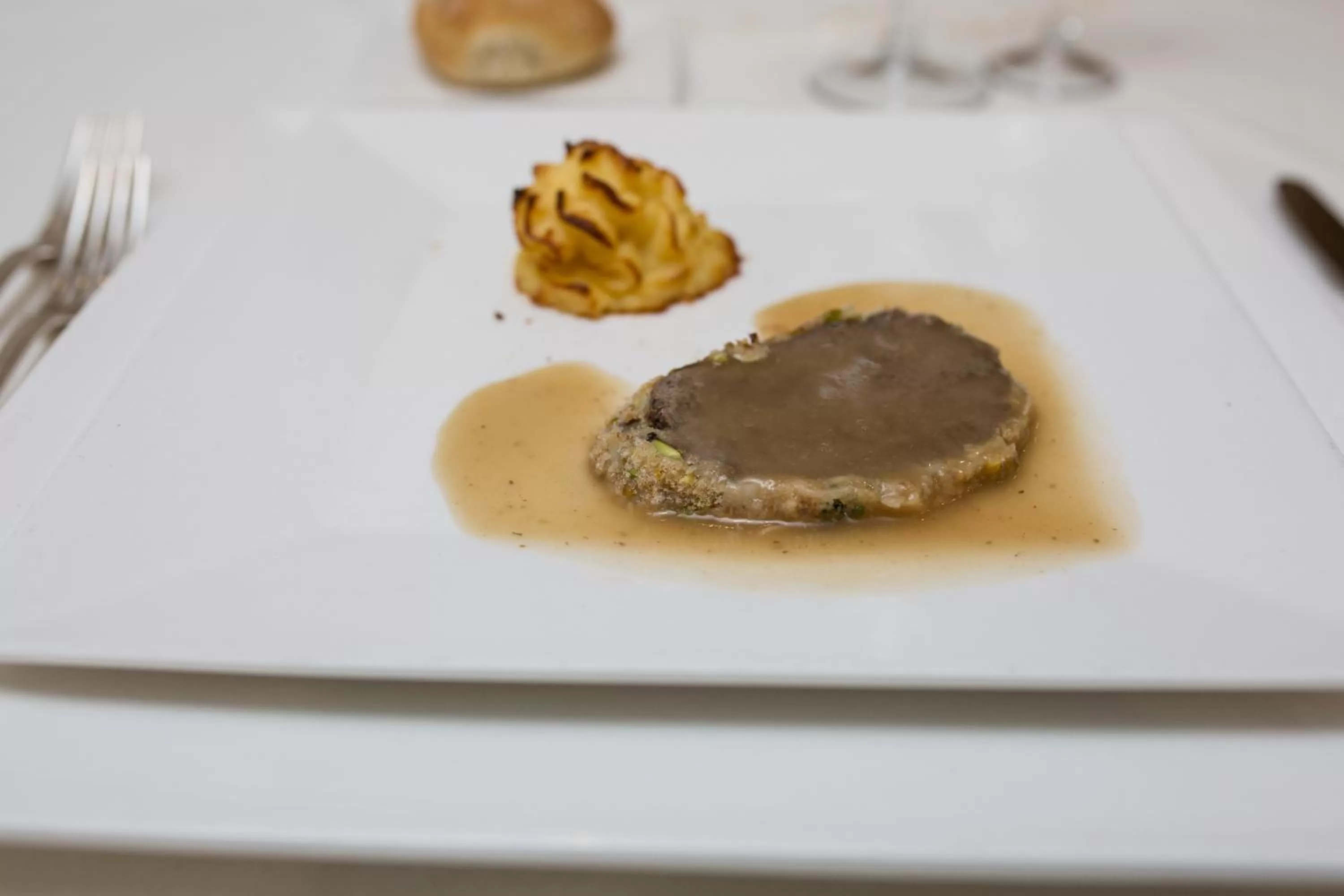 Restaurant/places to eat in Hotel Holiday