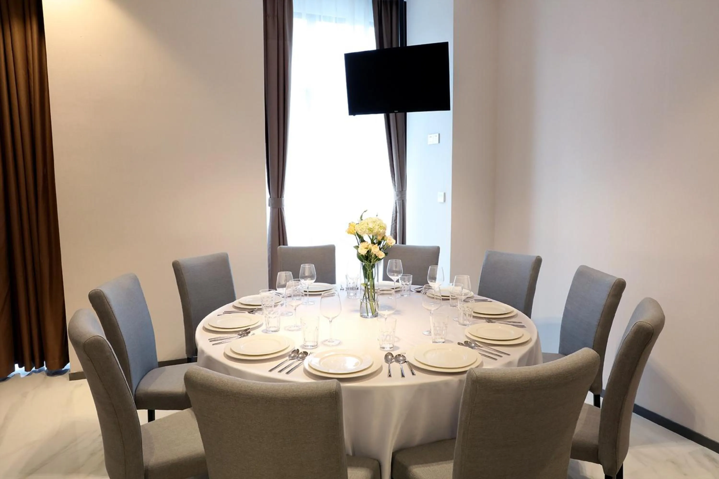 Restaurant/places to eat in Bridal Tea House Hotel