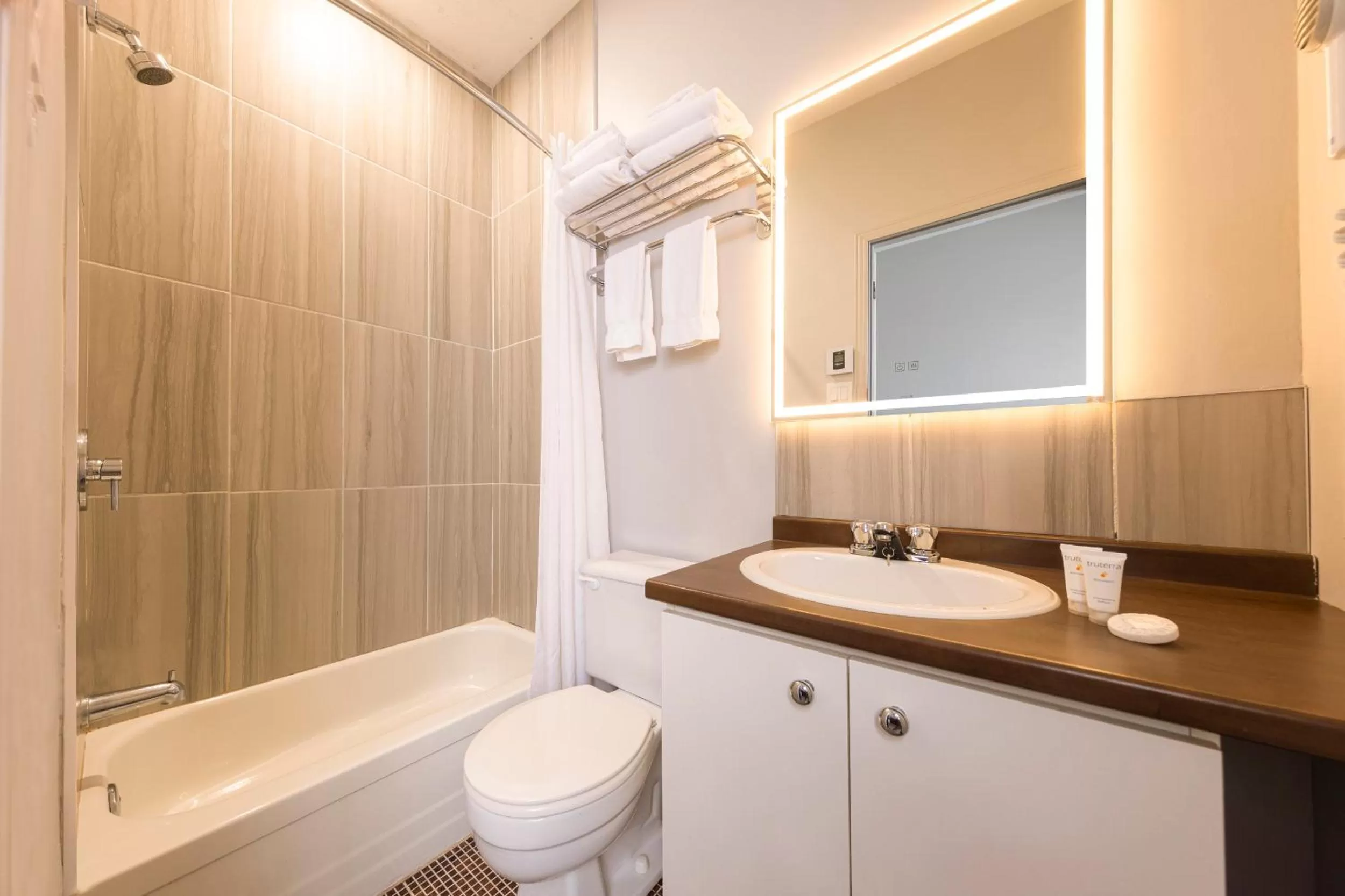 Shower in Hotel du Nord