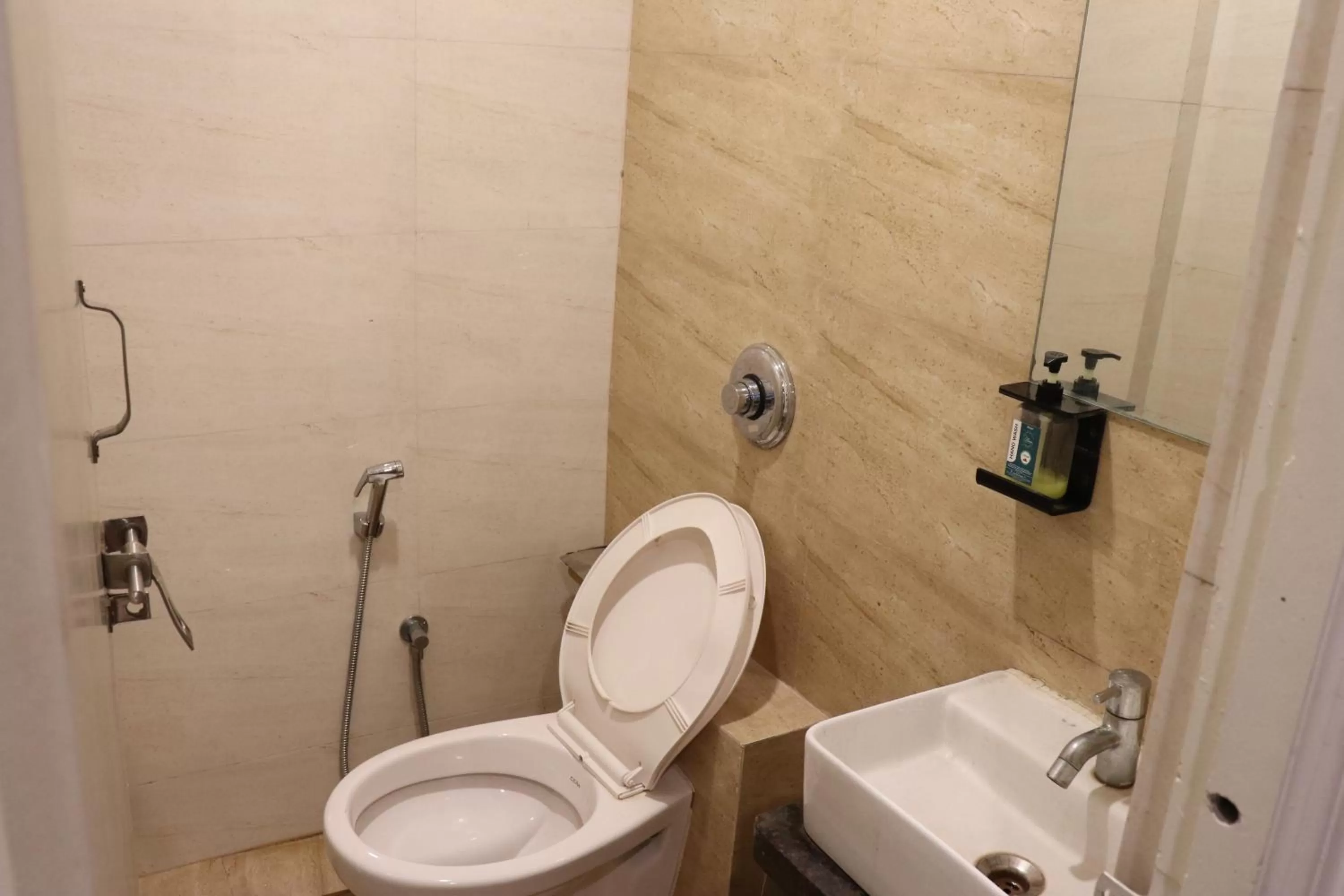 Bathroom in Hotel New Samrat
