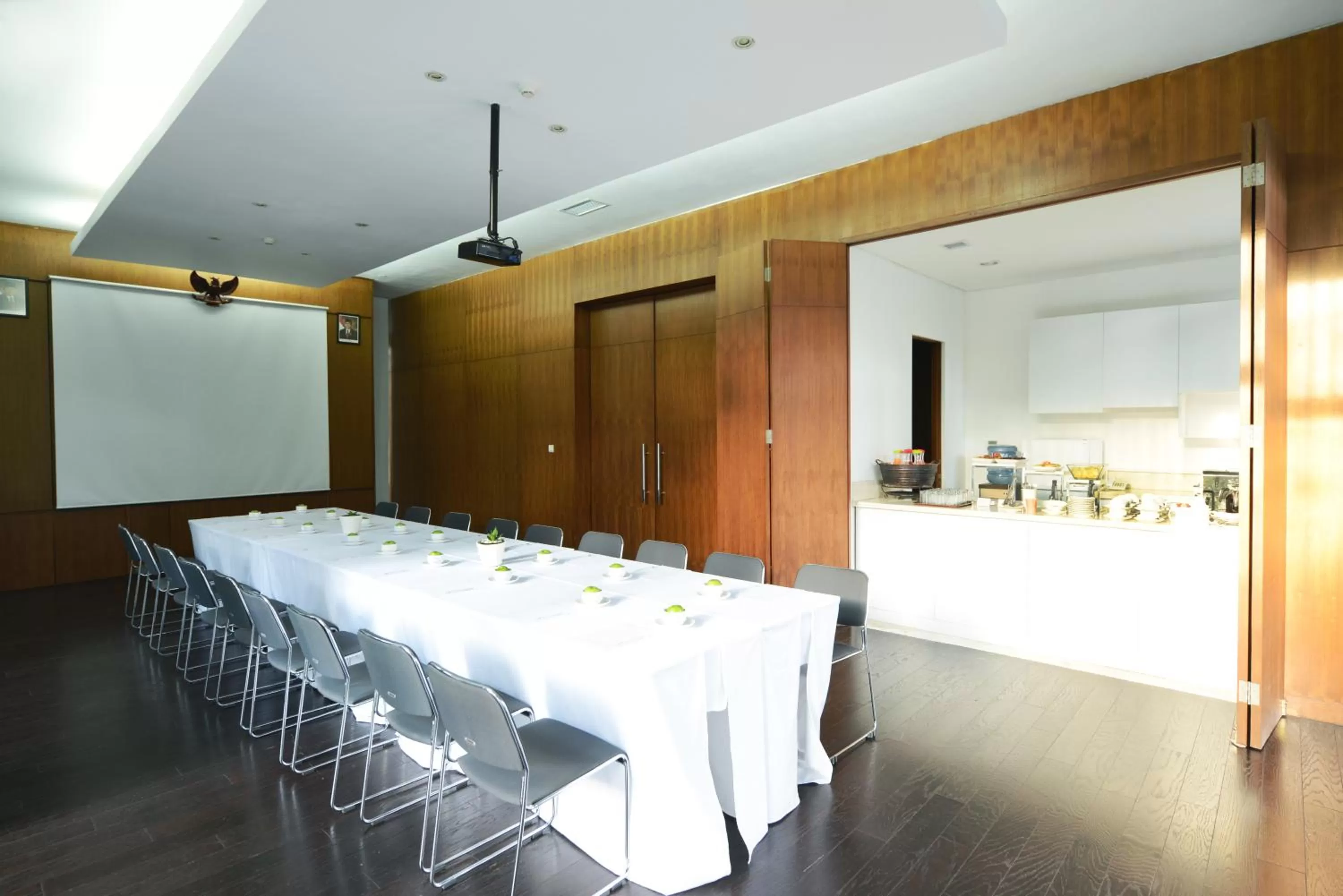 Business facilities in Morrissey Hotel