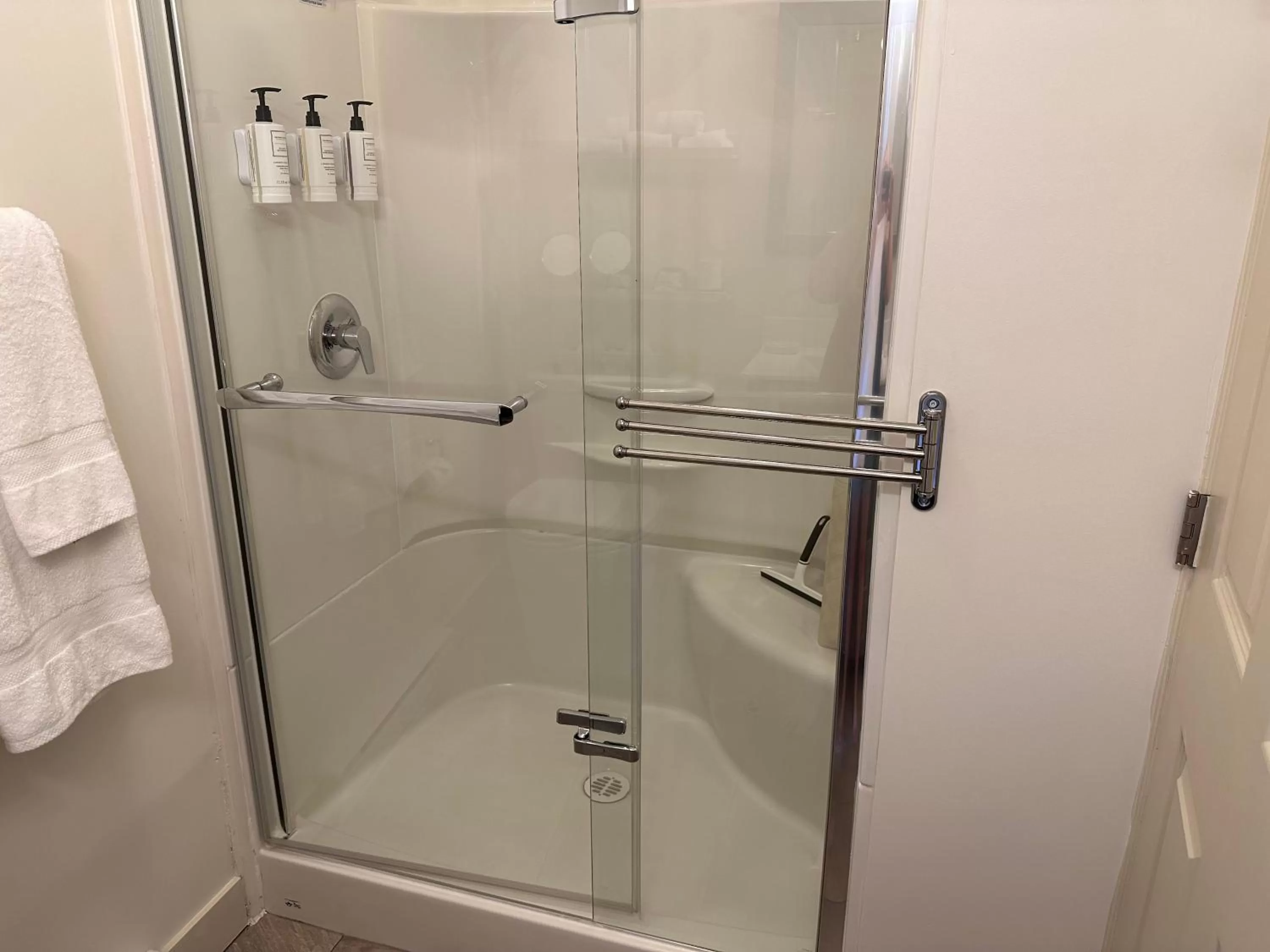 Shower in Lakeside Villa & Nordic Spa