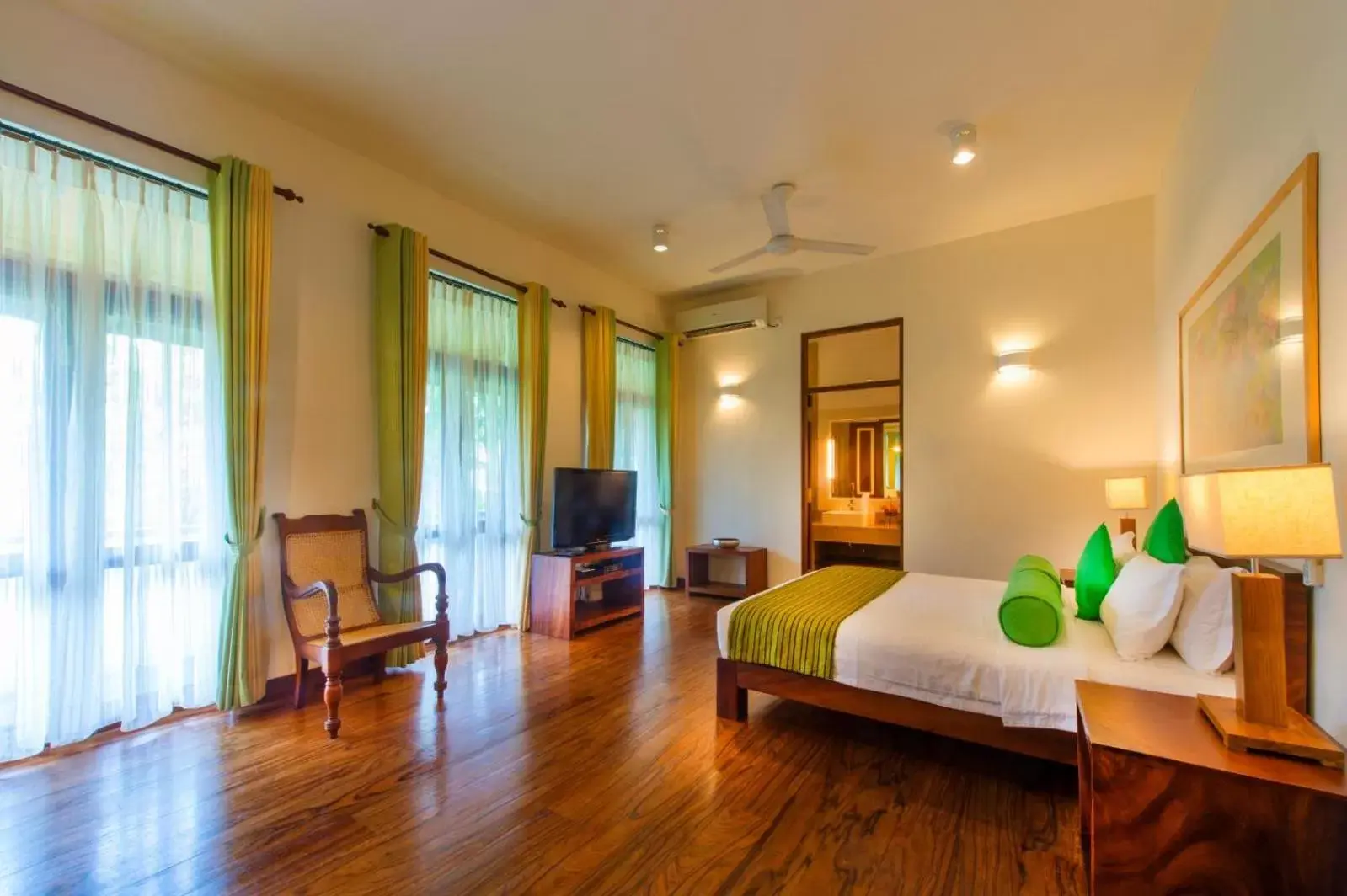 Executive Master Suite with 10% off on Food & Beverage in Zylan Colombo Executive Master Suite with 10% off on Food & Beverage in Zylan Colombo