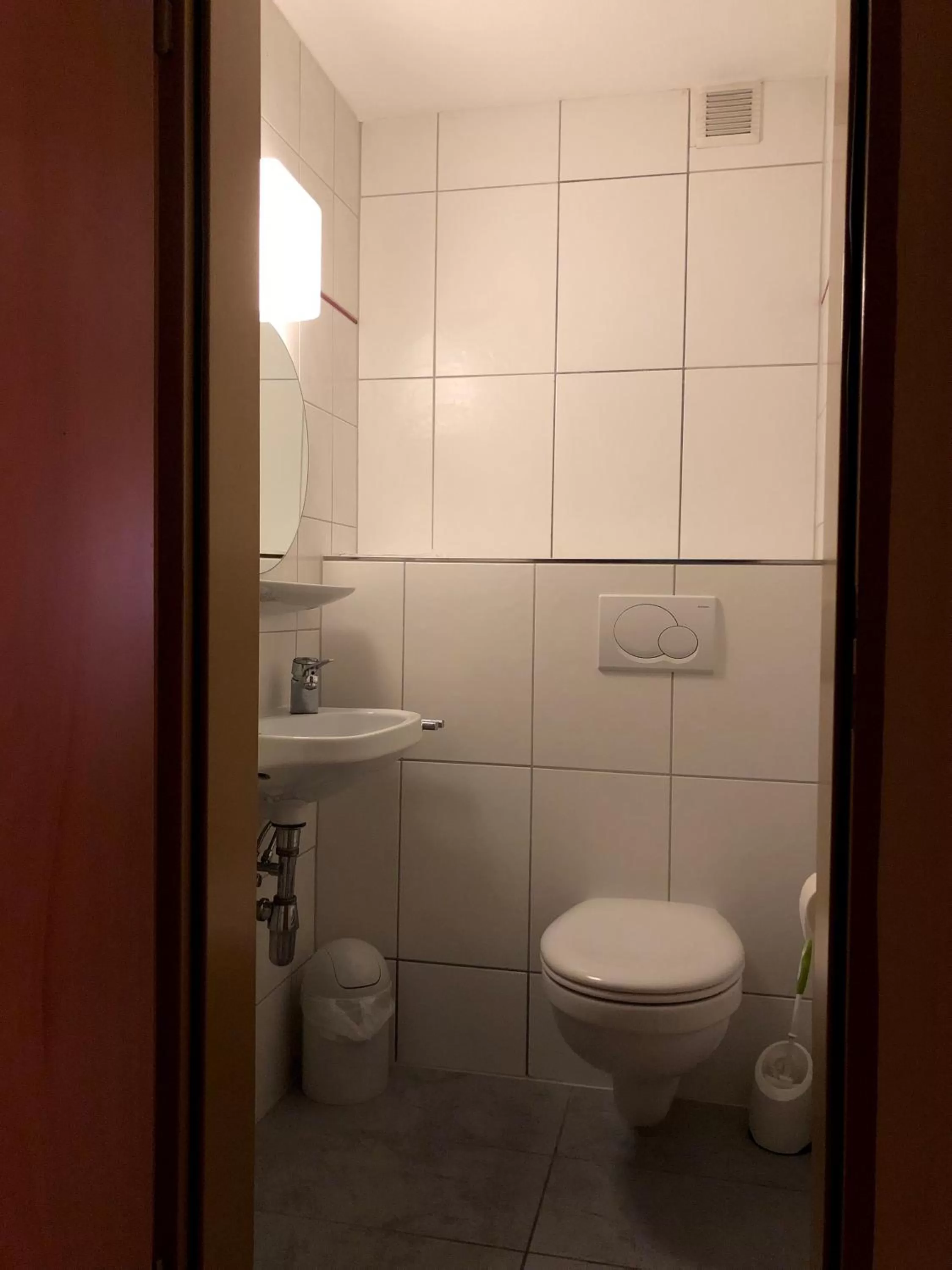 Toilet, Bathroom in Zum Winzermännle