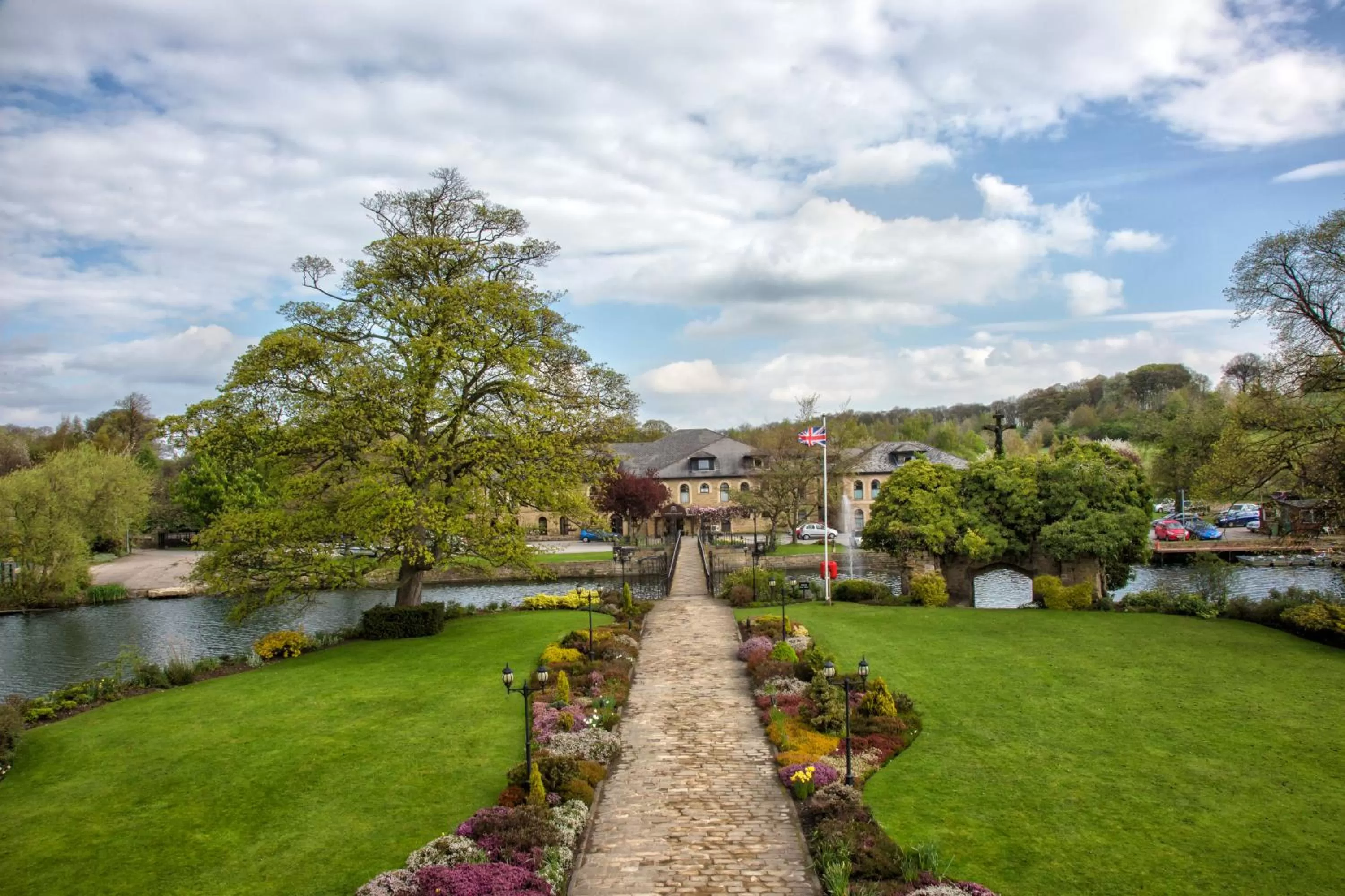 Facade/entrance in Waterton Park Hotel