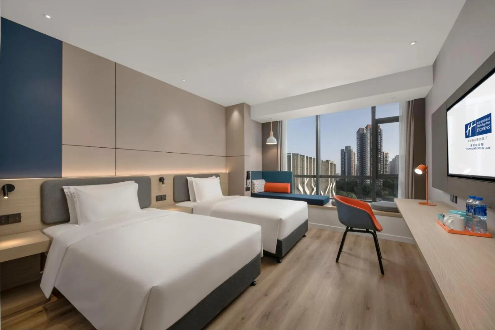 Photo of the whole room, Bed in Holiday Inn Express Chongqing Caiyun Lake by IHG