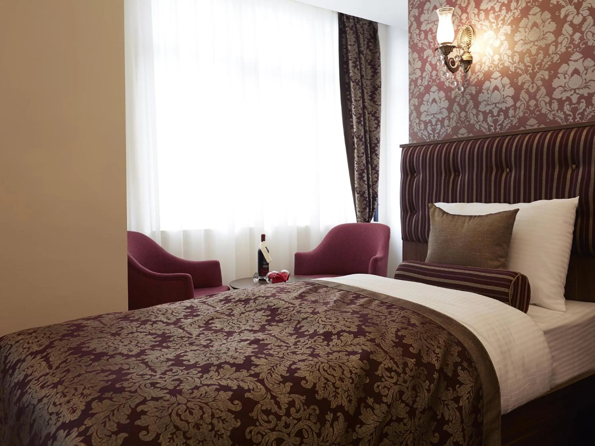 Photo of the whole room, Bed in Marmara Place Old City Hotel