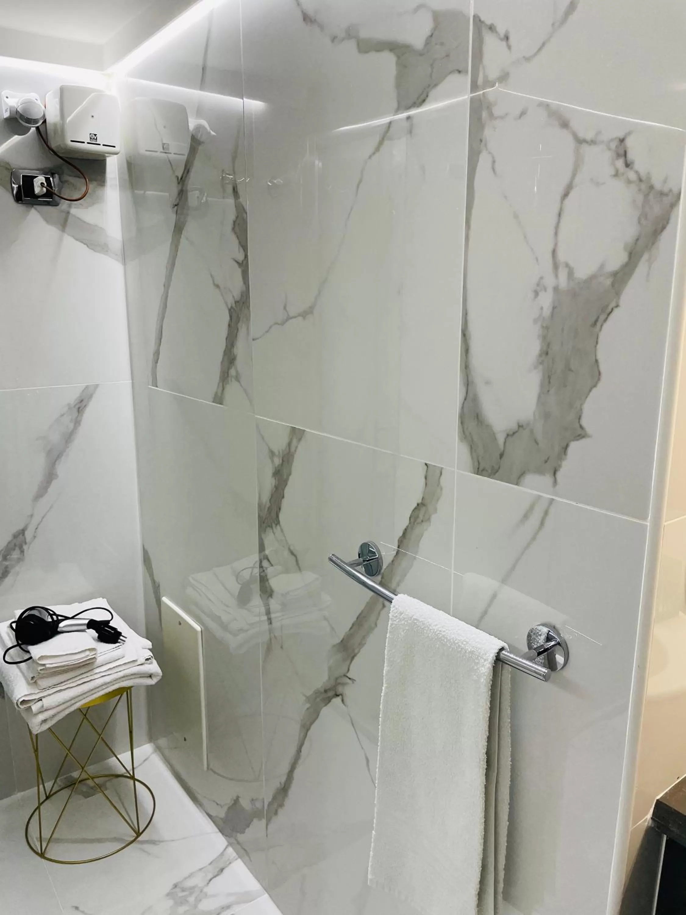 Bathroom in Medina Central