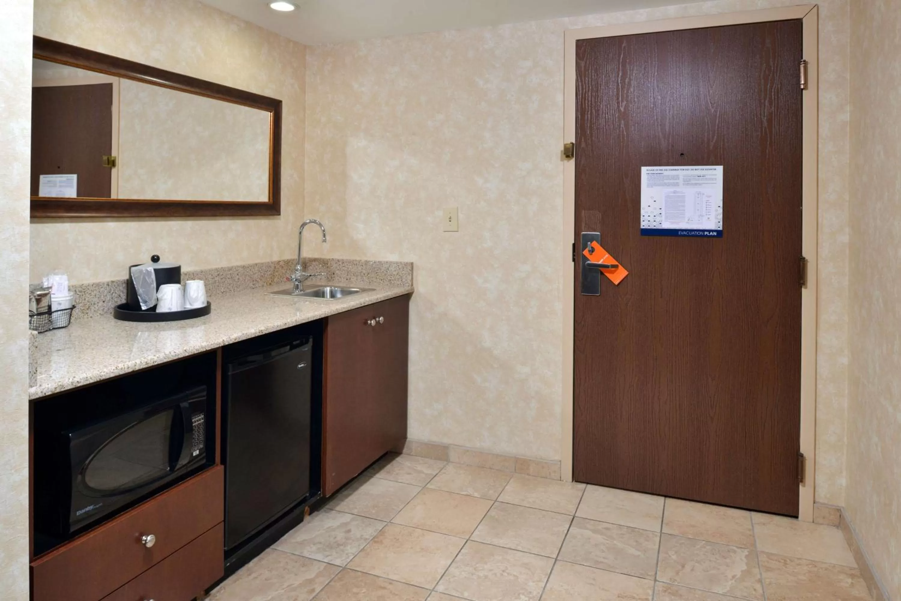 Photo of the whole room in Hampton Inn Wytheville