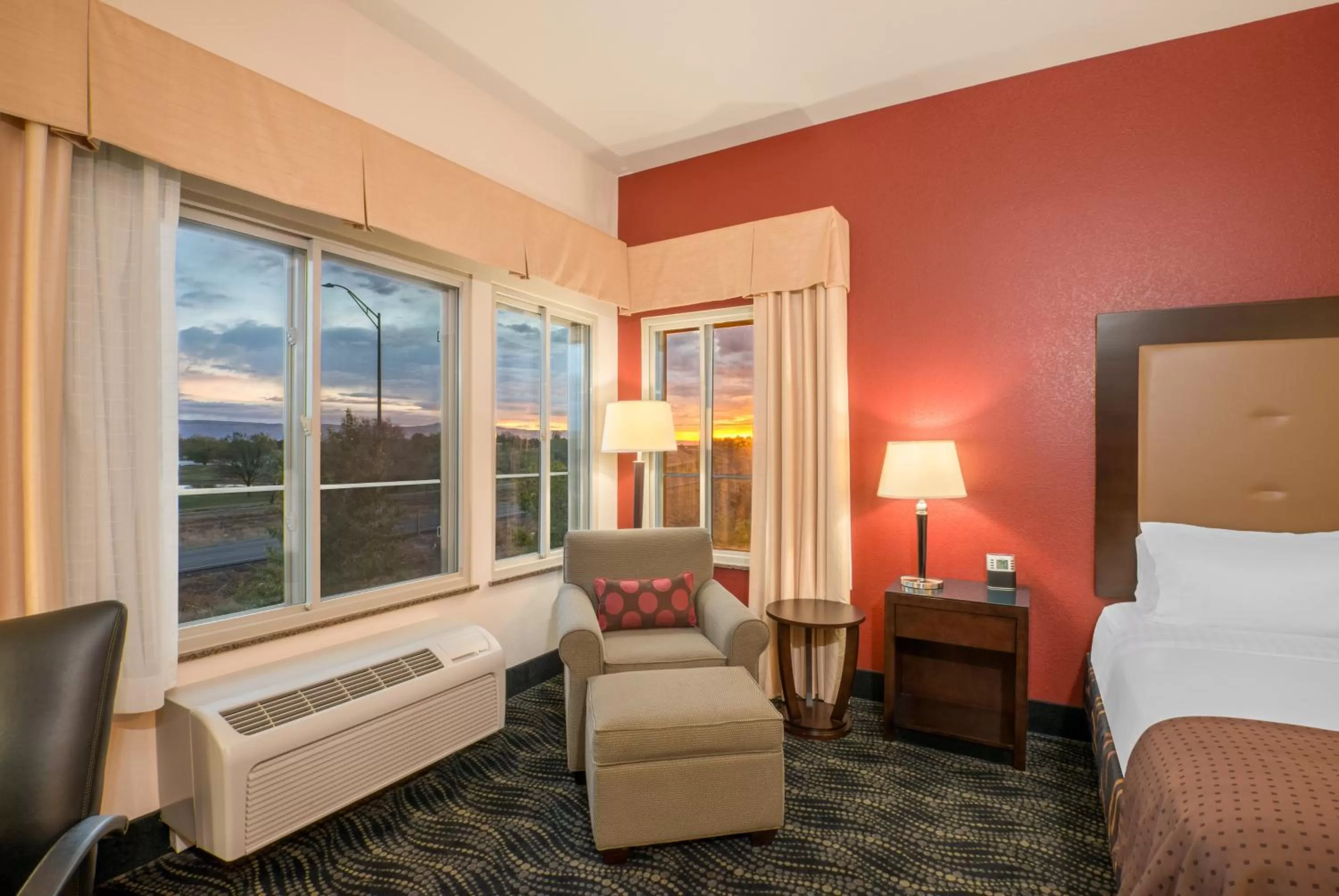 Photo of the whole room, Bed in Holiday Inn Hotel & Suites Grand Junction-Airport by IHG