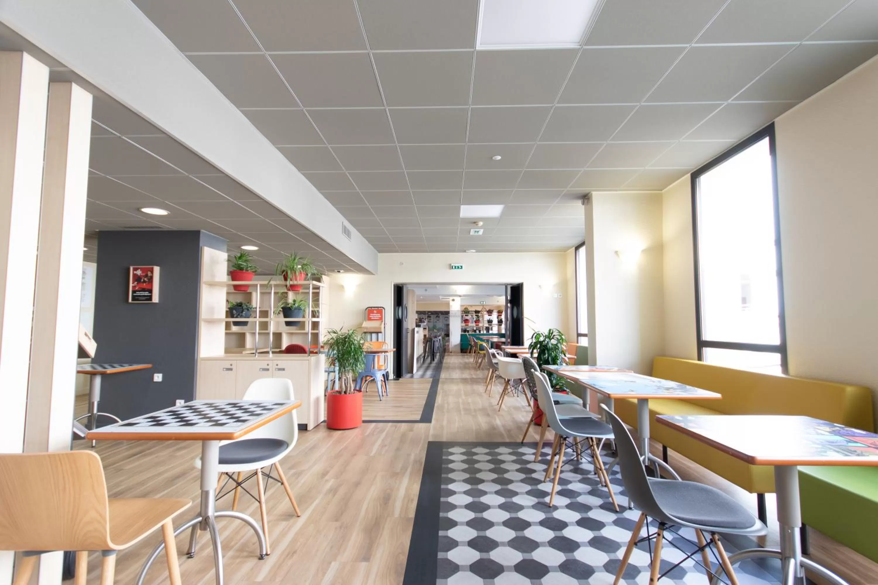 Restaurant/places to eat in ibis Rochefort