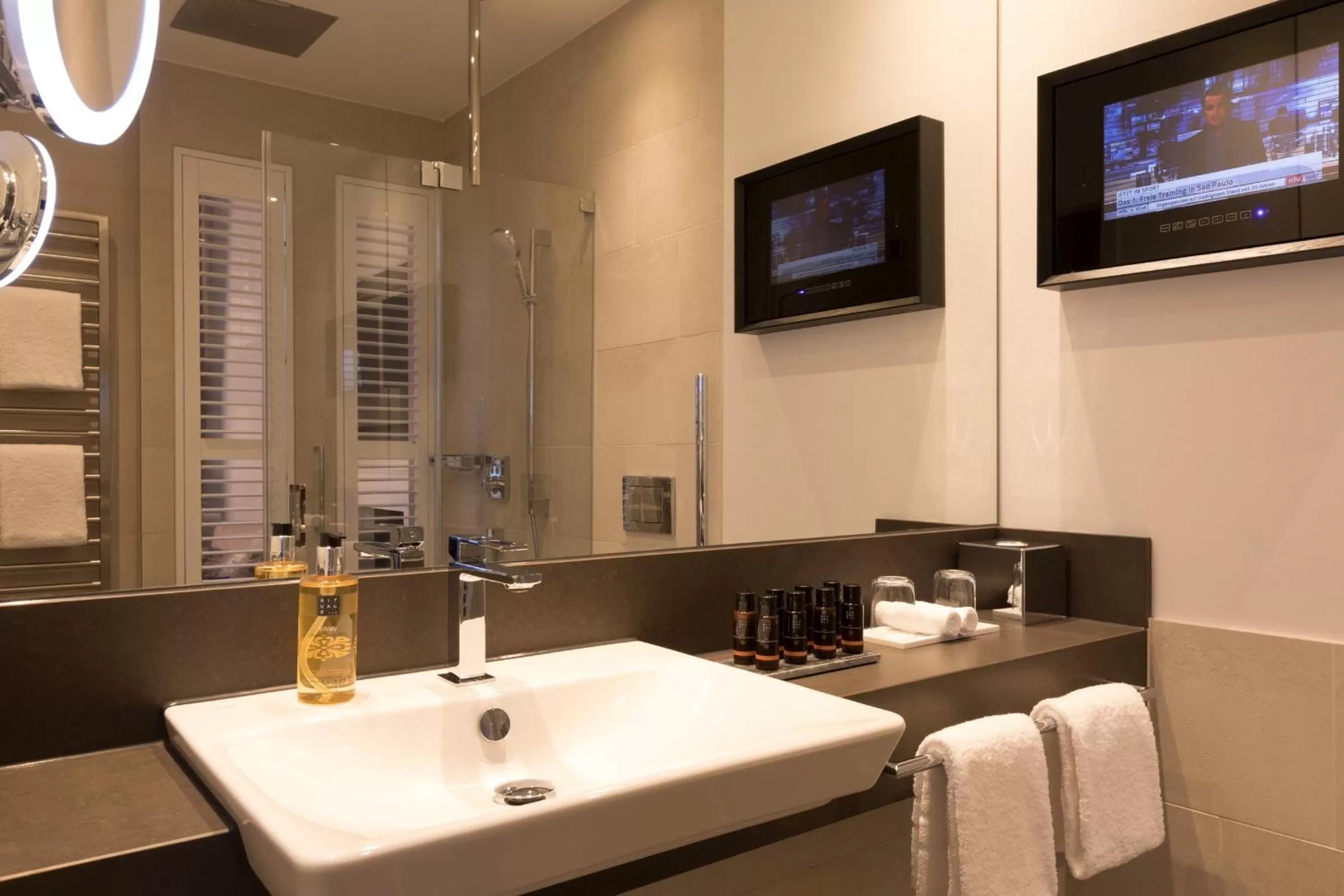 Bathroom in Hotel Brunnenhaus Schloss Landau