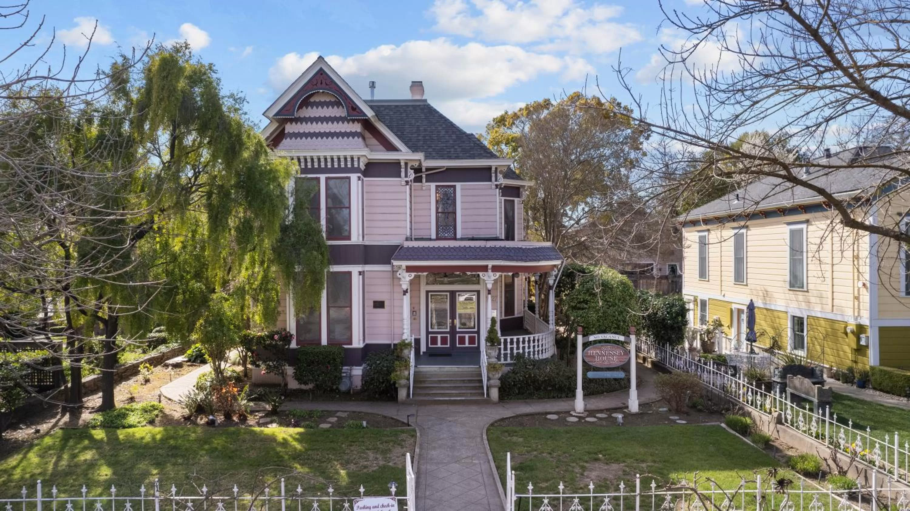 Property Building in Hennessey House Bed and Breakfast