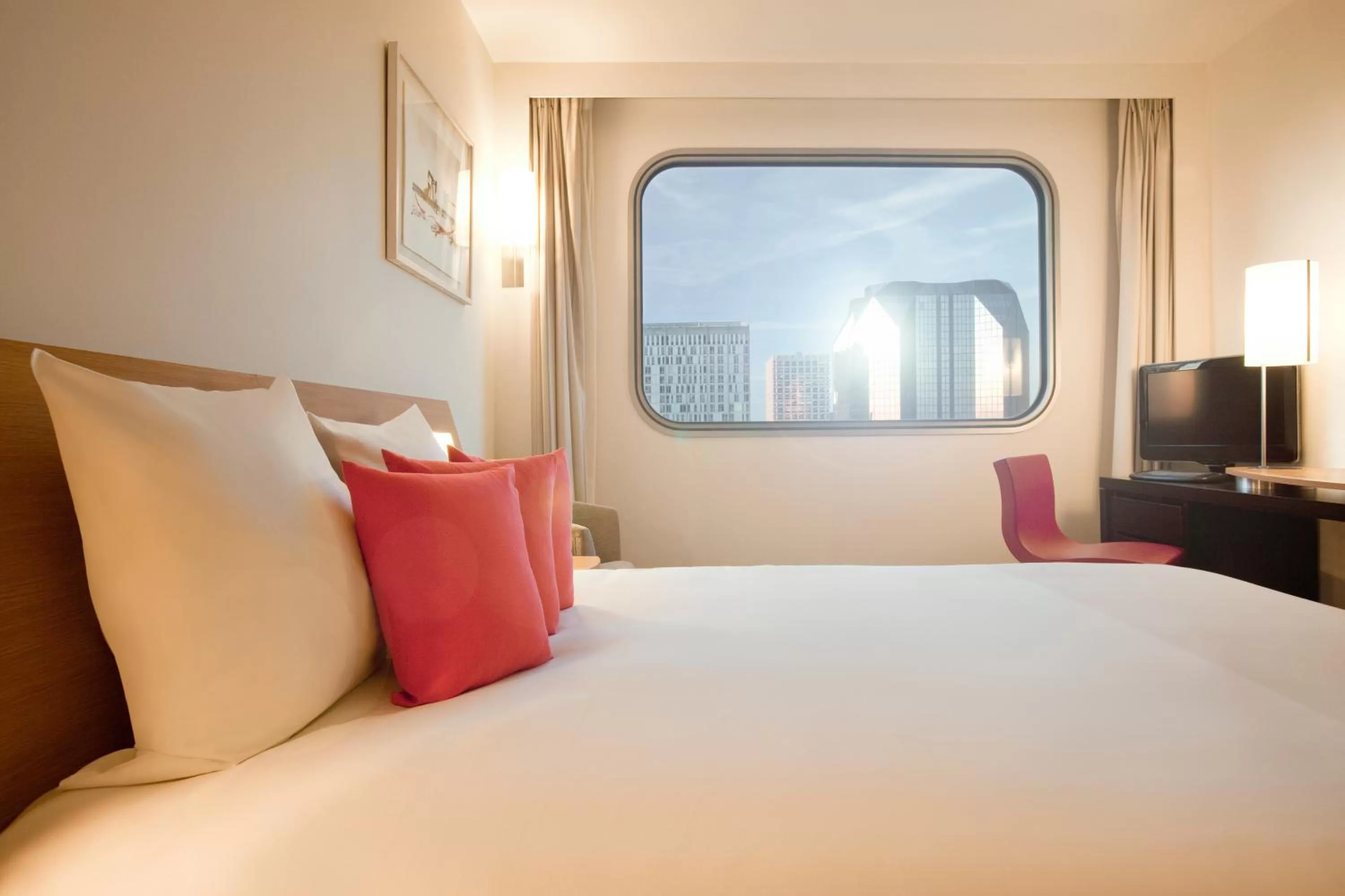 Bed in Novotel Paris Centre Tour Eiffel