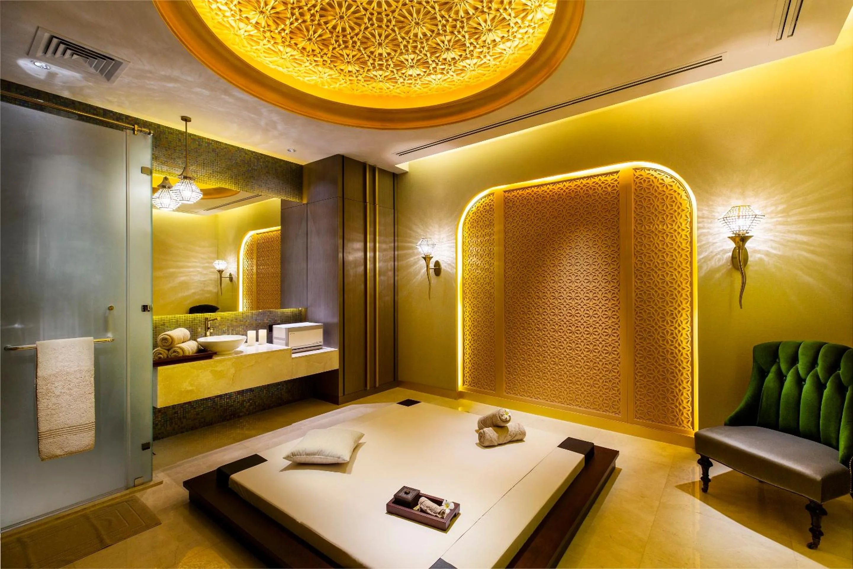 Massage, Bed in Ezdan Palace Hotel