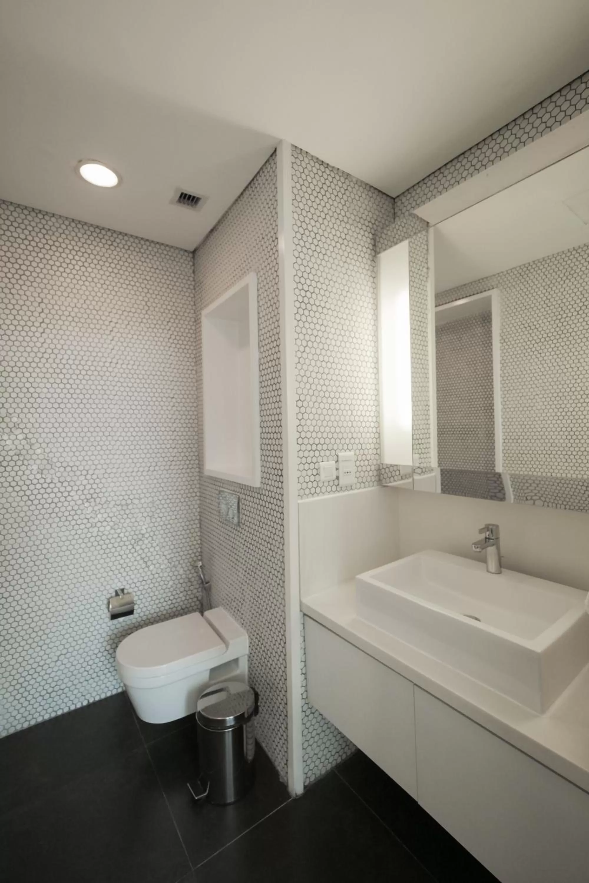 Bathroom in Morrissey Hotel