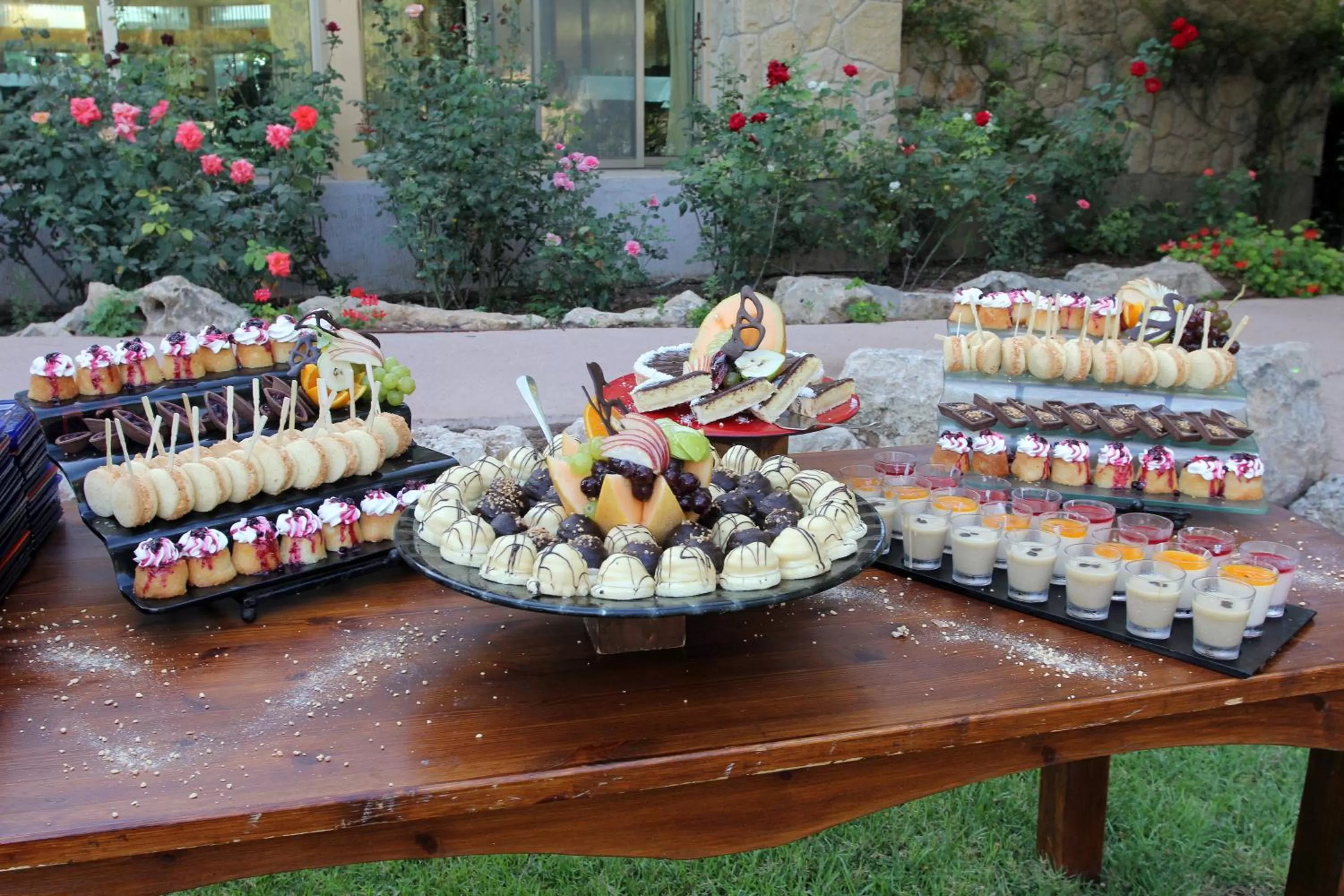 Food and drinks in Hacienda Forest View Hotel