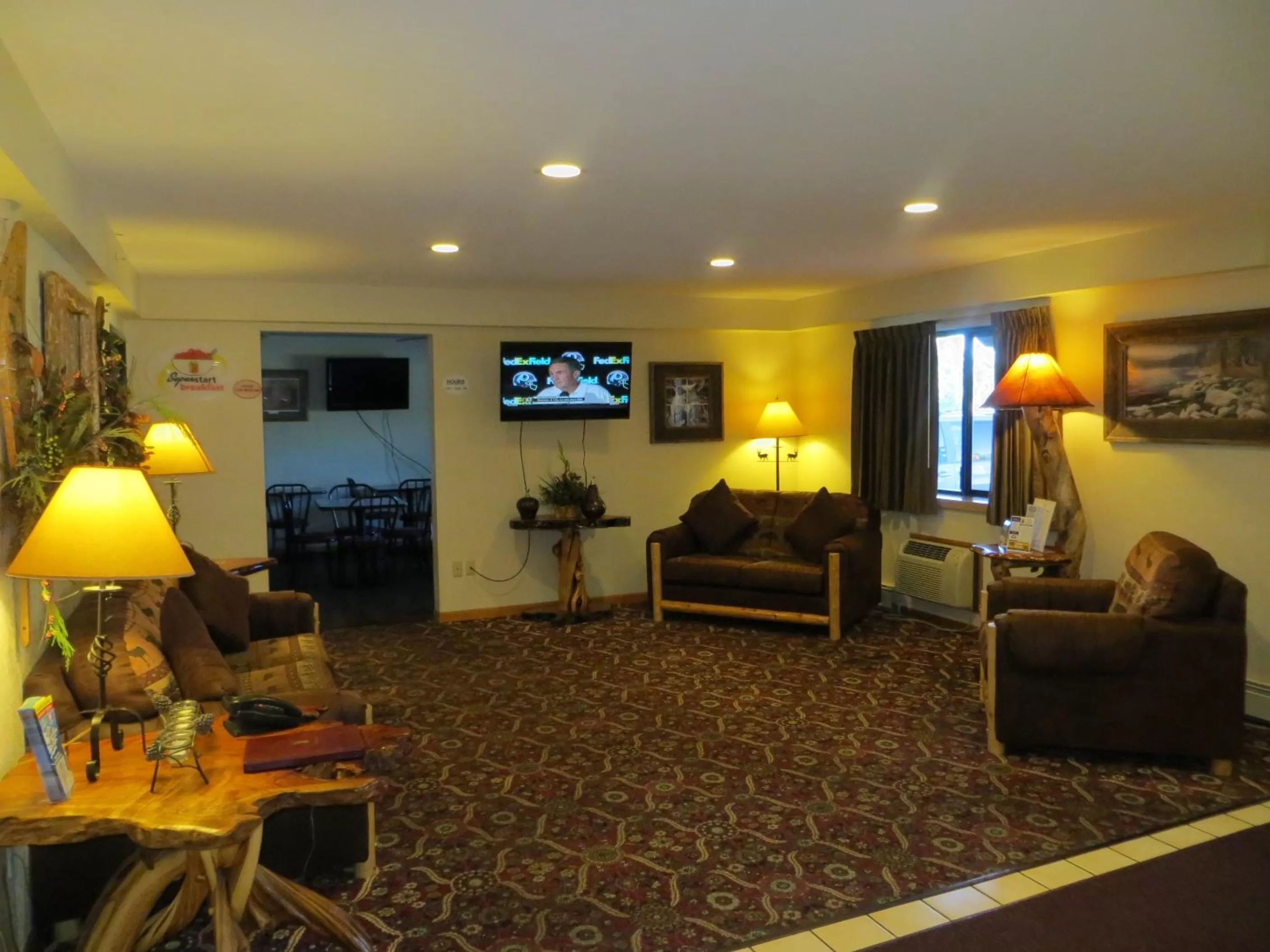 Lobby or reception in Super 8 by Wyndham Bridgeview of Mackinaw City