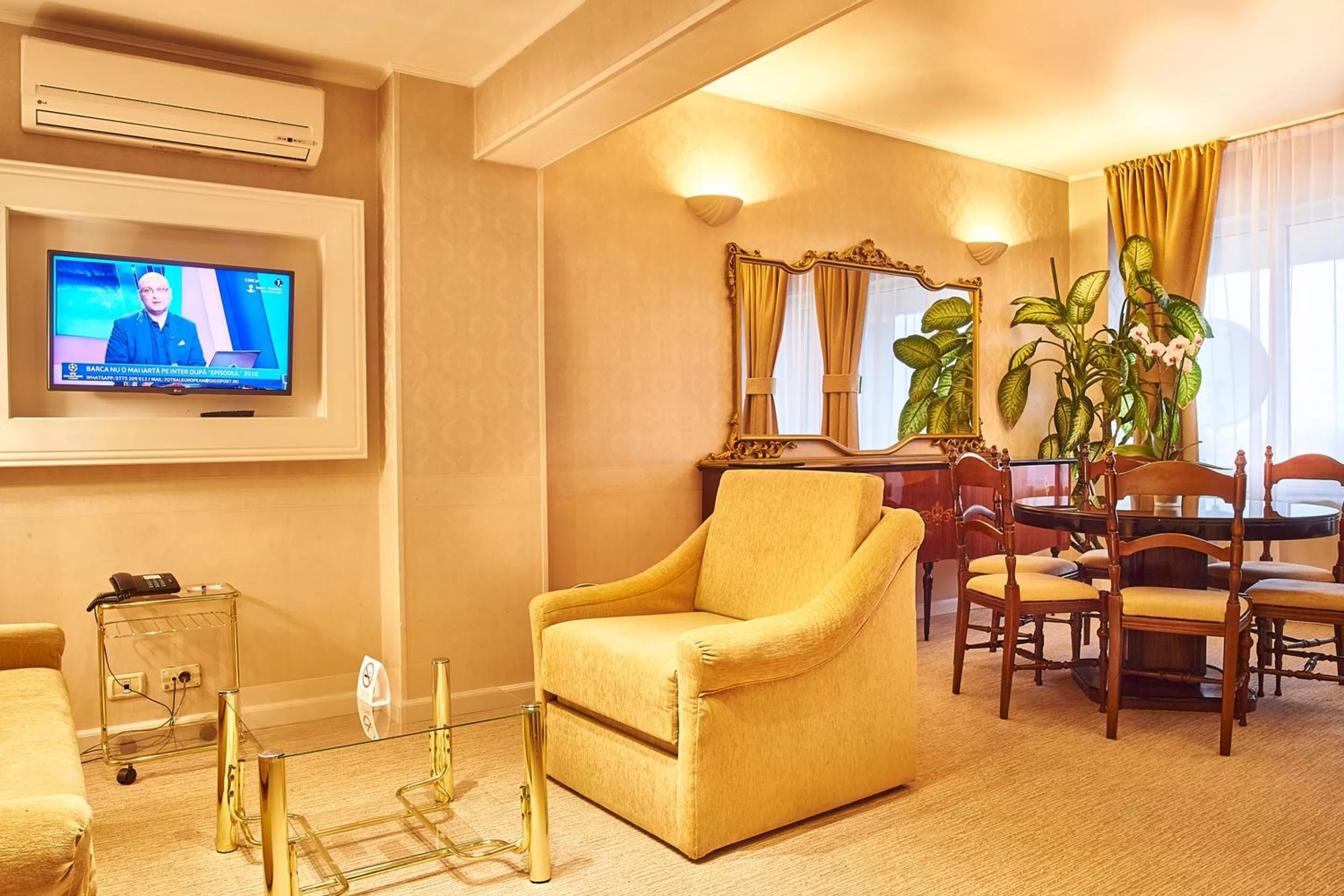 Living room in Continental Forum Oradea