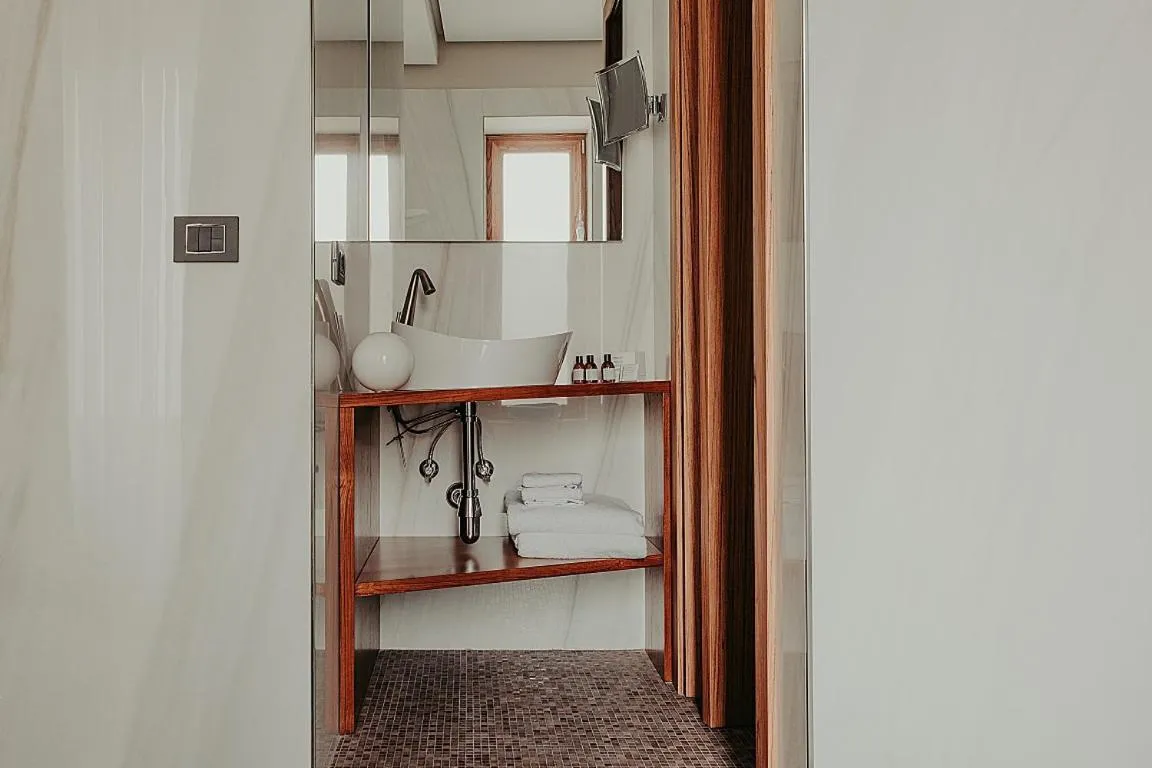 Bacã Suites, Restaurant & Bar