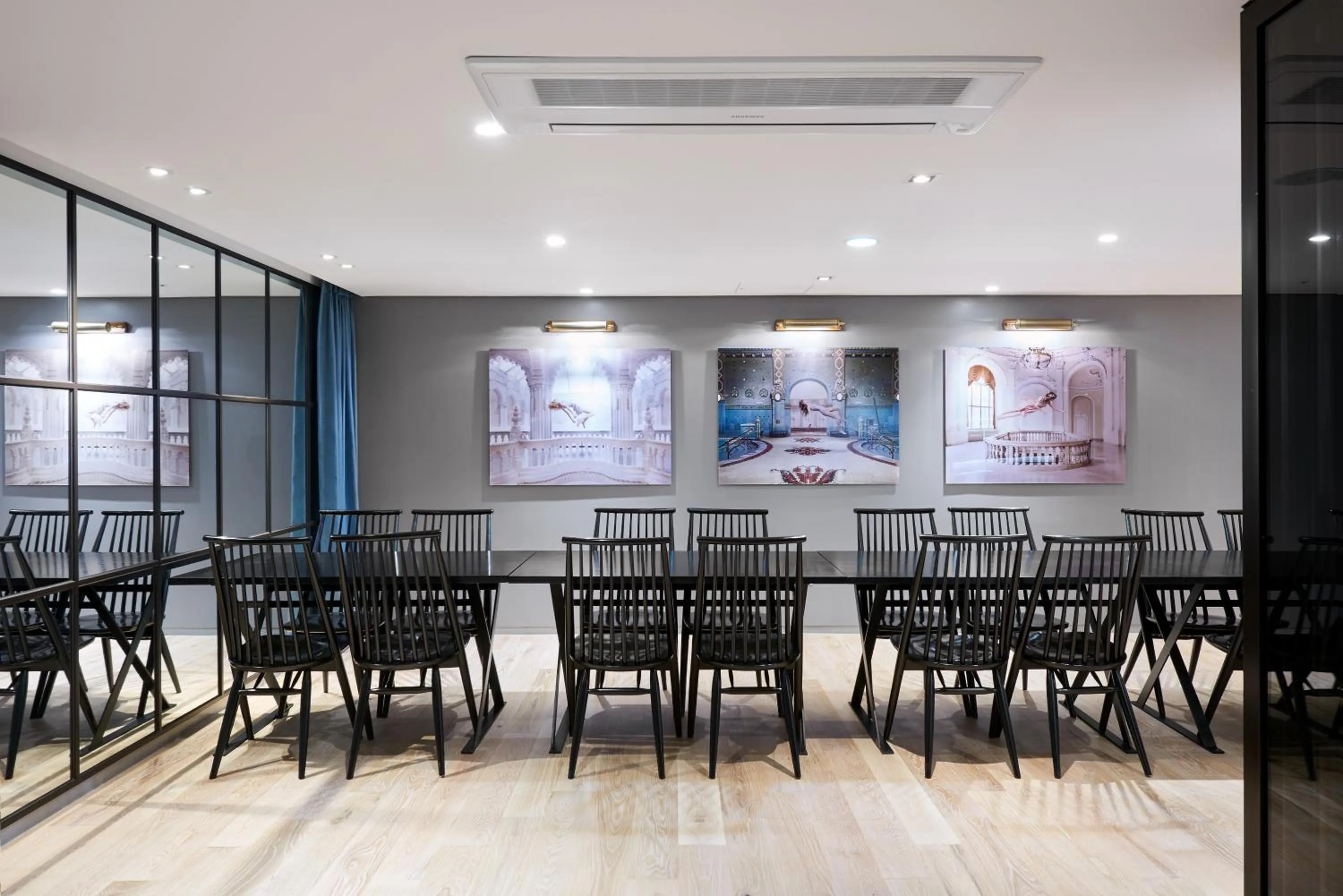 Restaurant/places to eat in Hotel Peyto Samseong