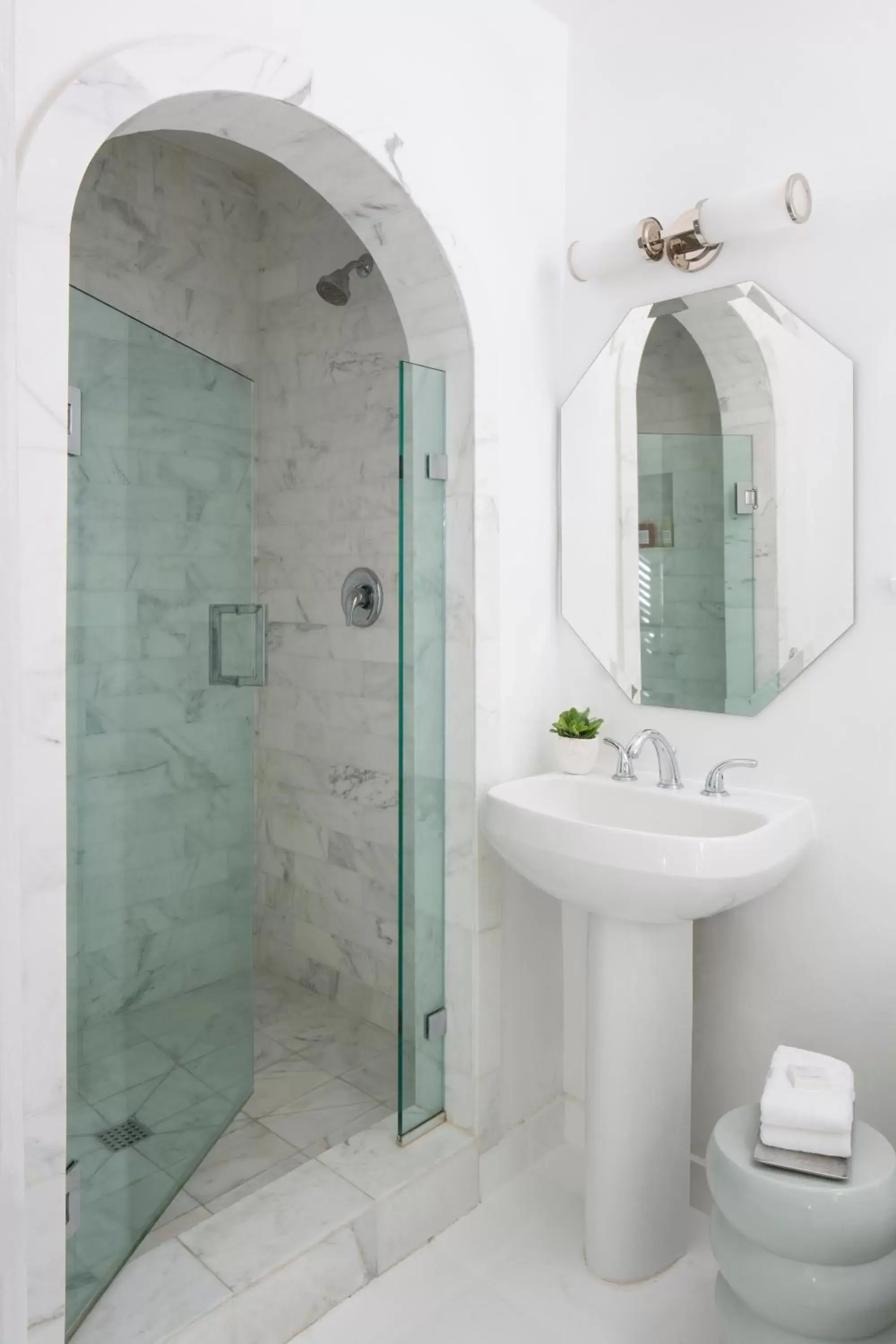 Deluxe Room in Avalon Hotel and Bungalows Palm Springs Deluxe Room in Avalon Hotel and Bungalows Palm Springs