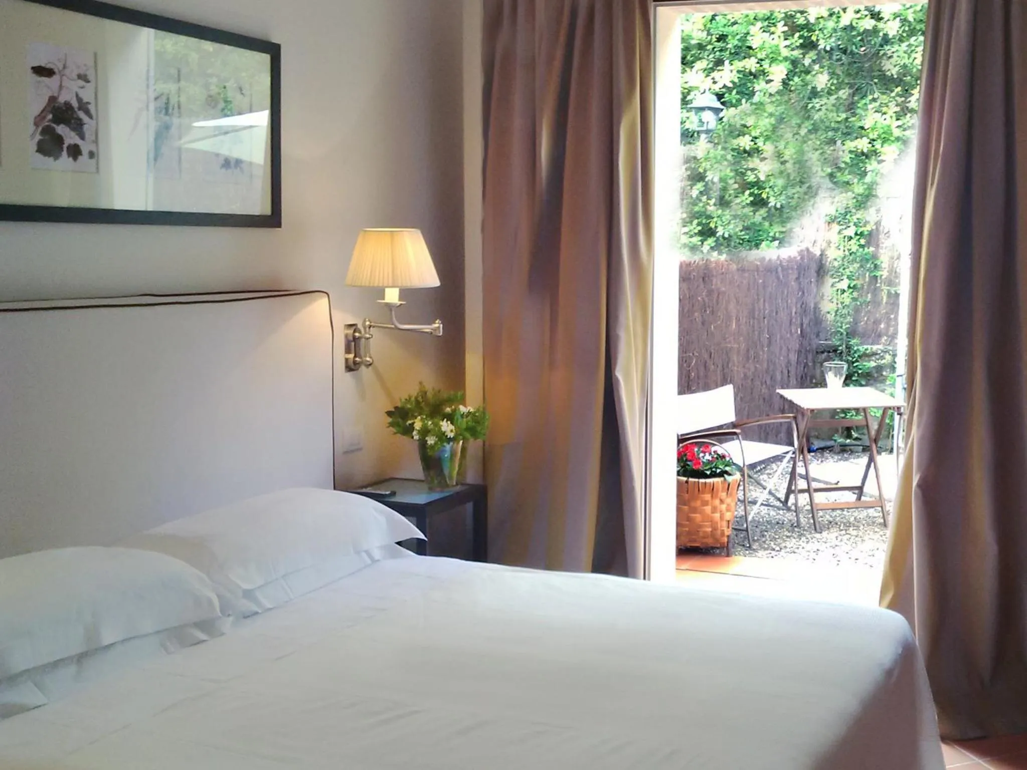 Patio, Bed in Si Montalcino Hotel