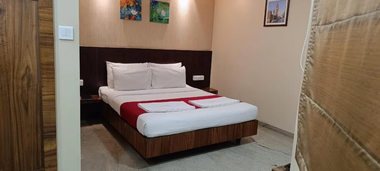 Bed in Hotel Shree MahaLaxmi inn-Couple Friendly