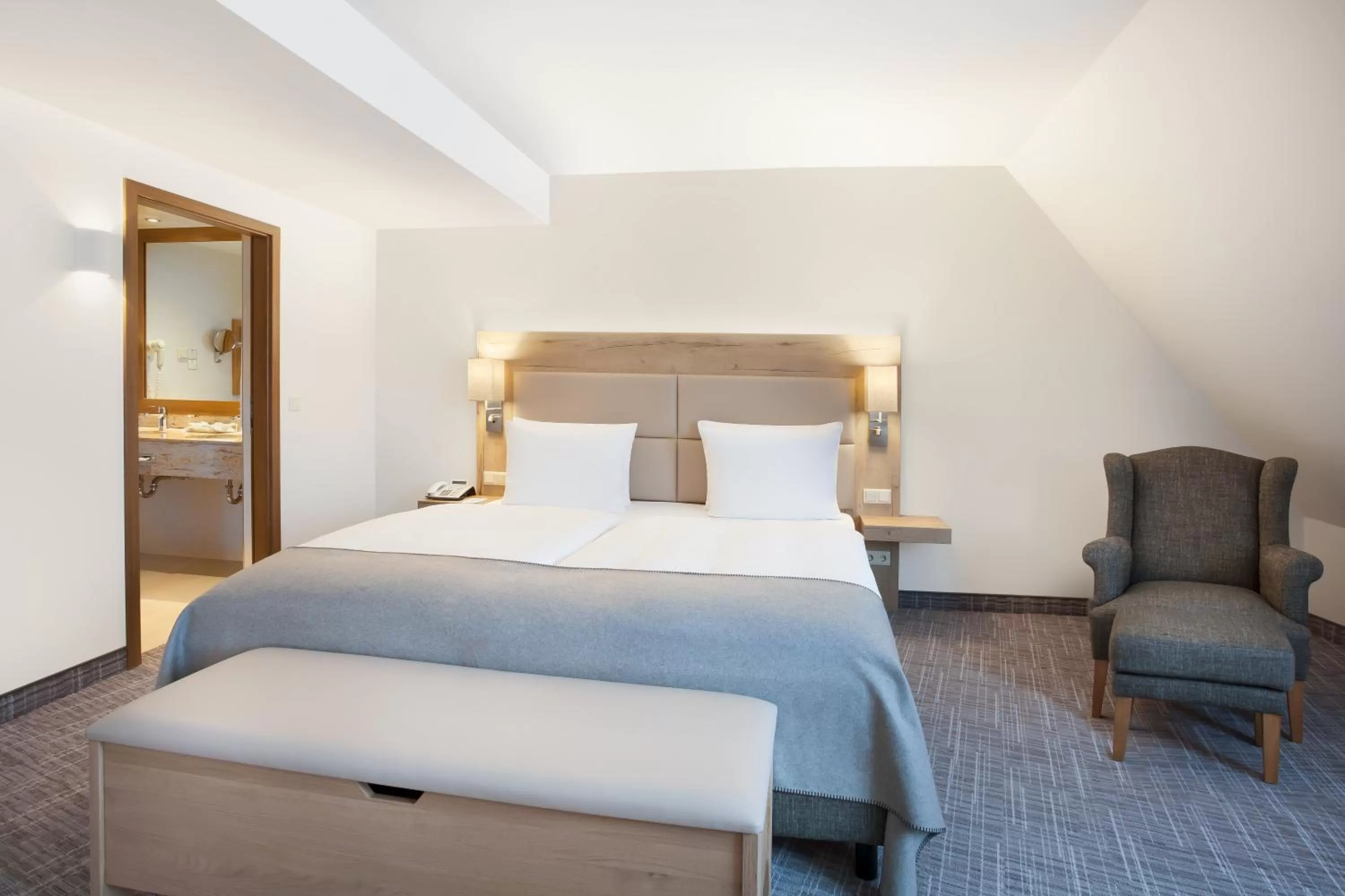 Photo of the whole room, Bed in Holiday Inn Nürnberg City Centre by IHG