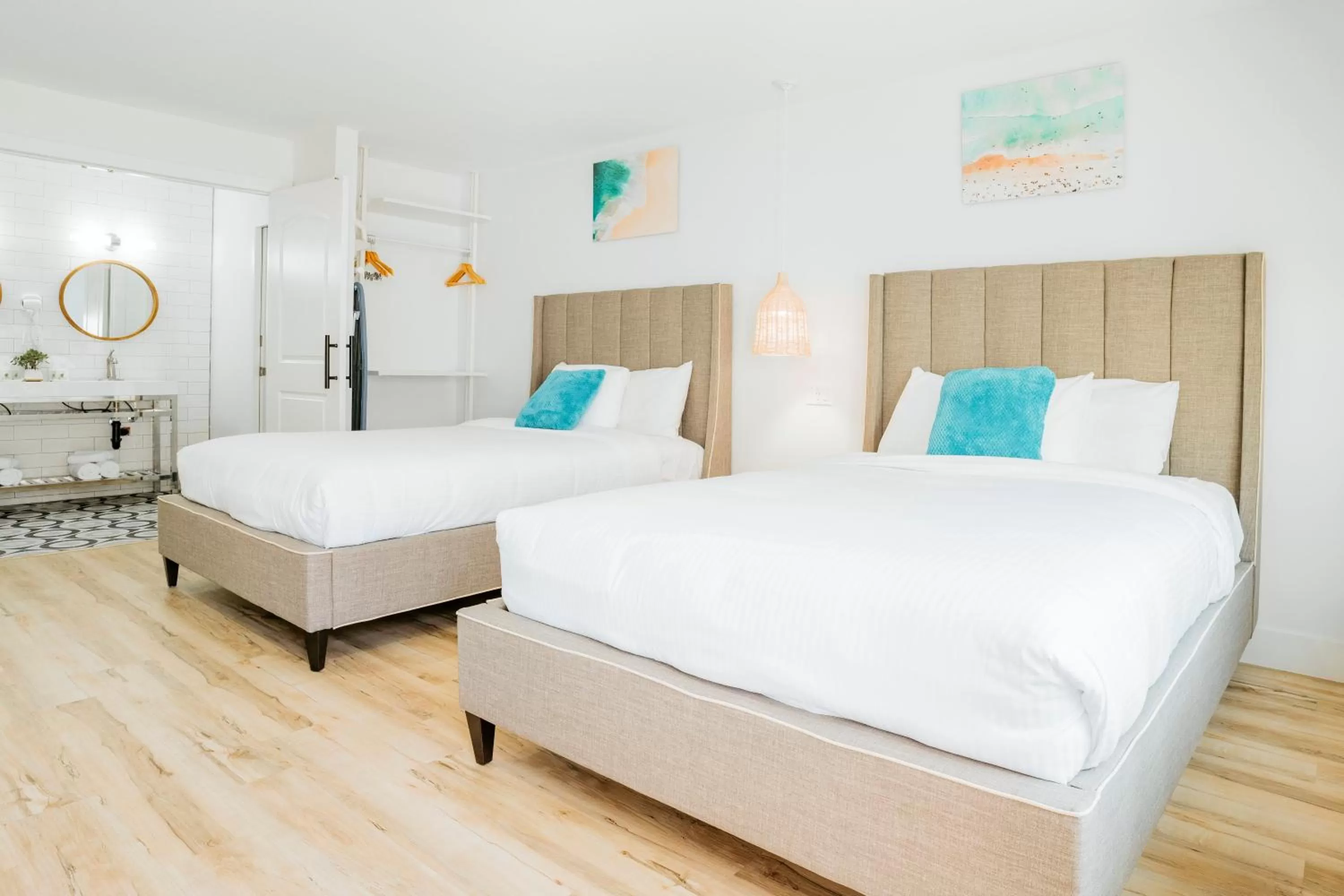 Bed in The Belmont Shore Inn