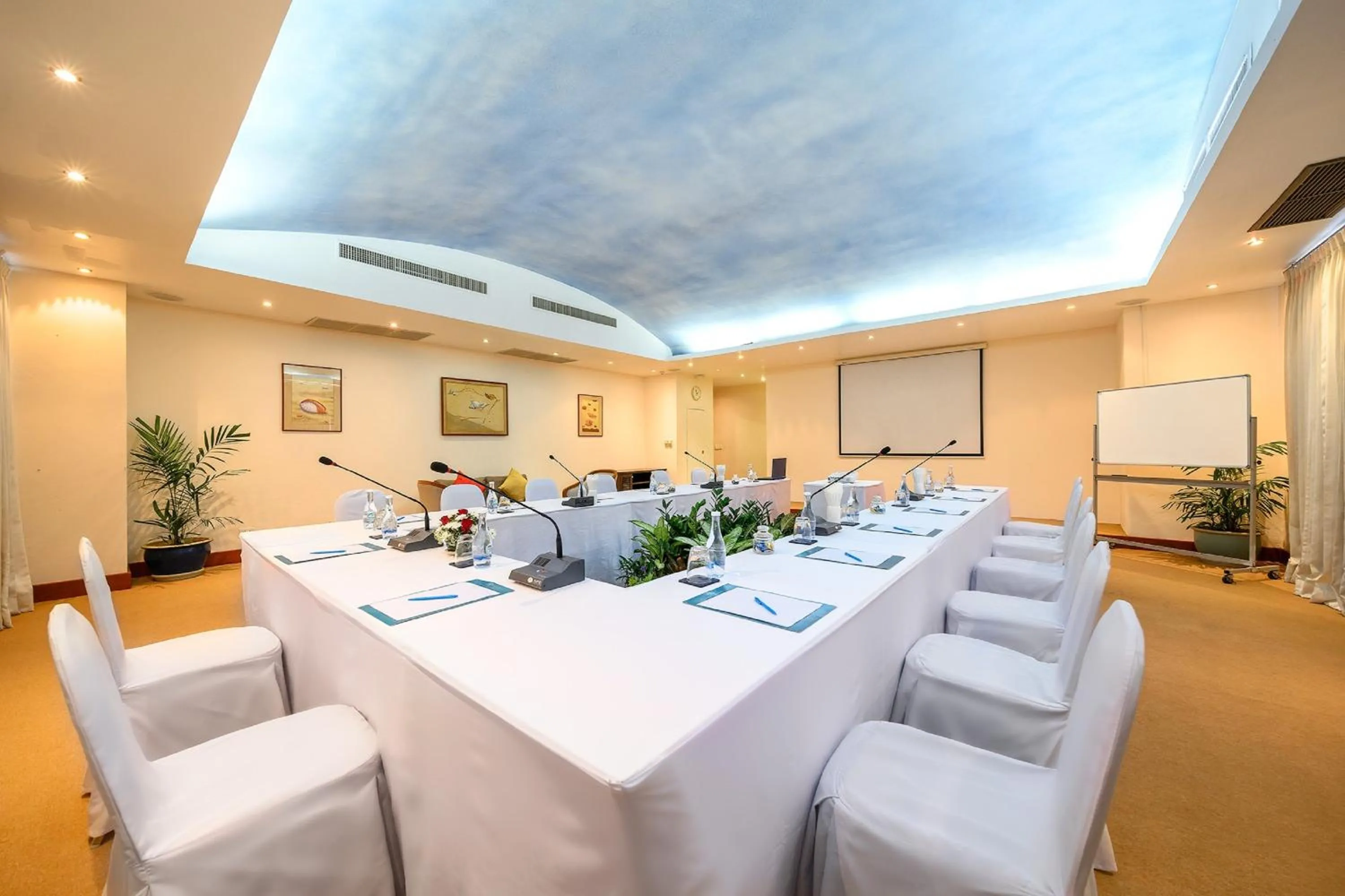 Area and facilities in Andaman Beach Suites Hotel, Patong Phuket