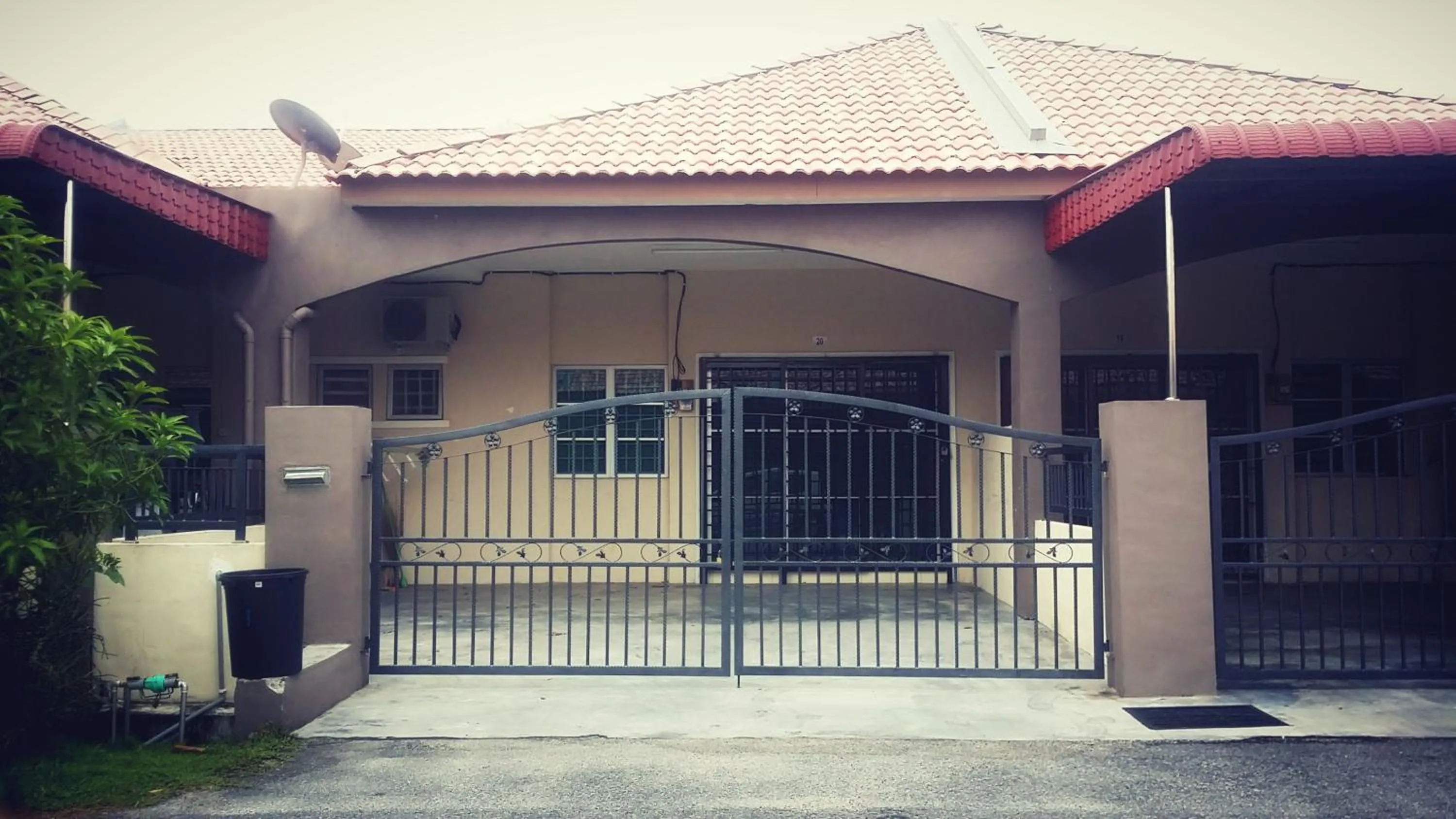 Property building in Fahaz Lumut Homestay
