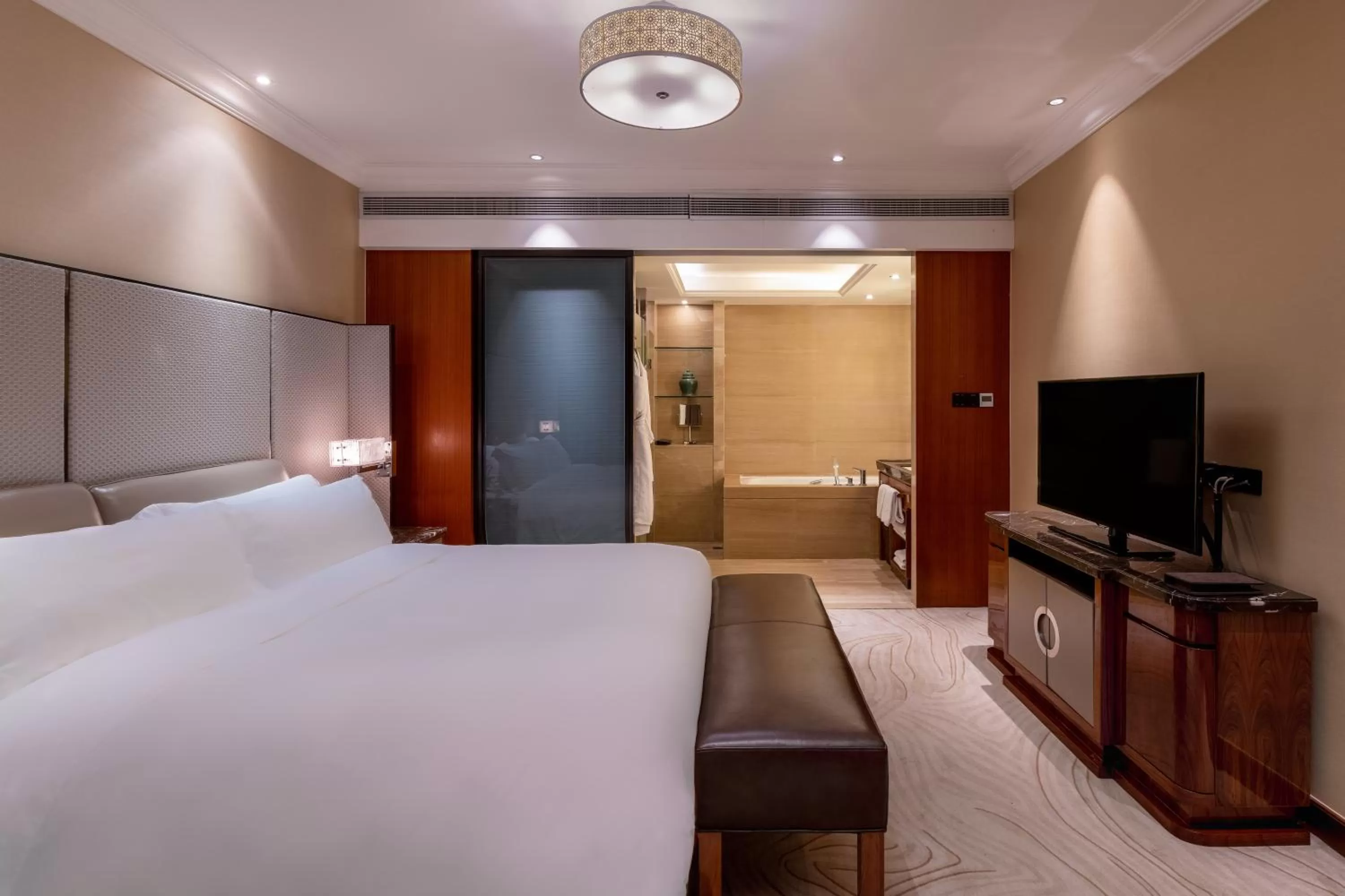 Photo of the whole room, Bed in Sofitel Hangzhou Westlake - Few steps to West Lake, with panoramic lake view terrace