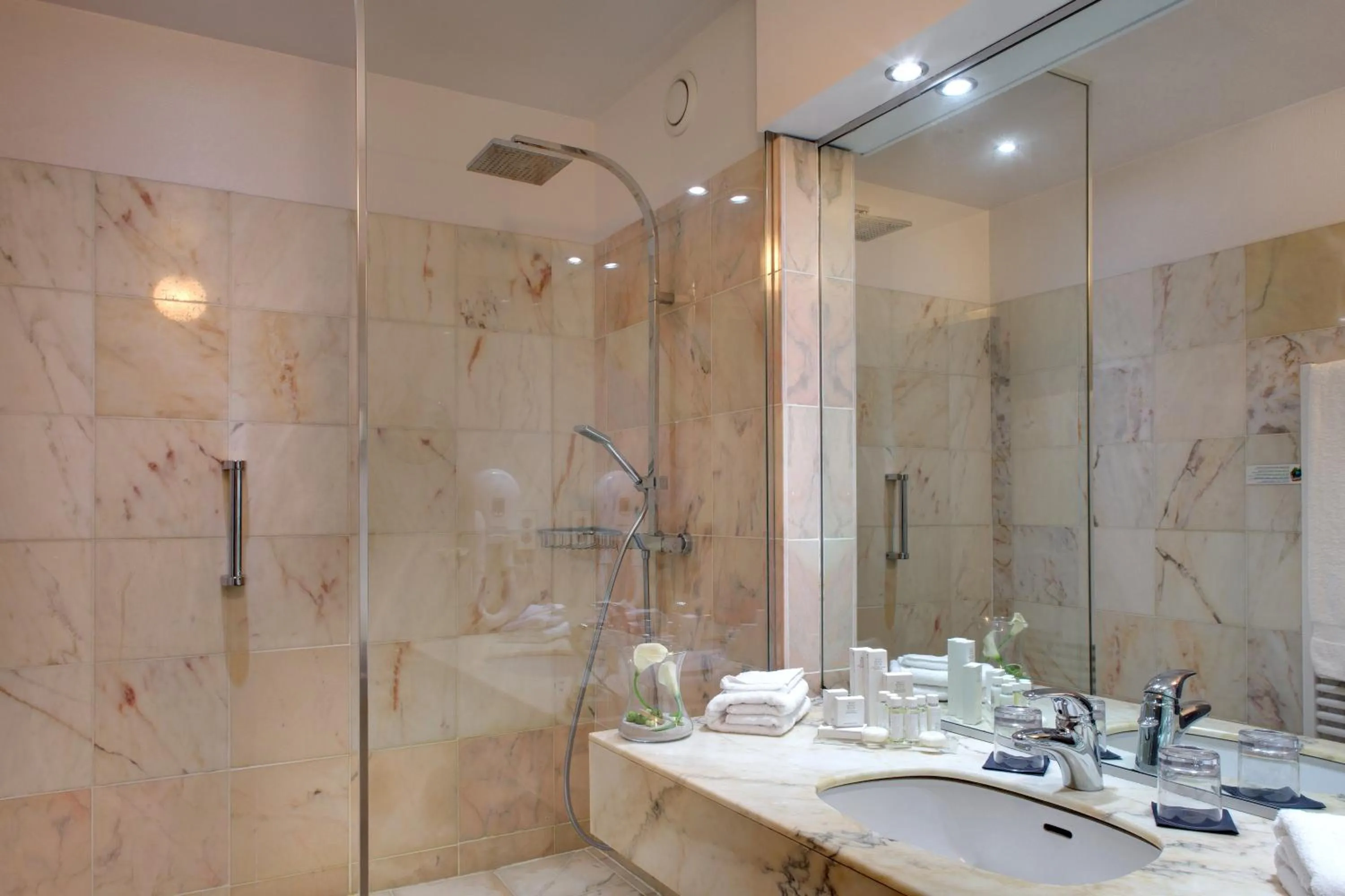 Bathroom in Alliance Lille - Couvent Des Minimes