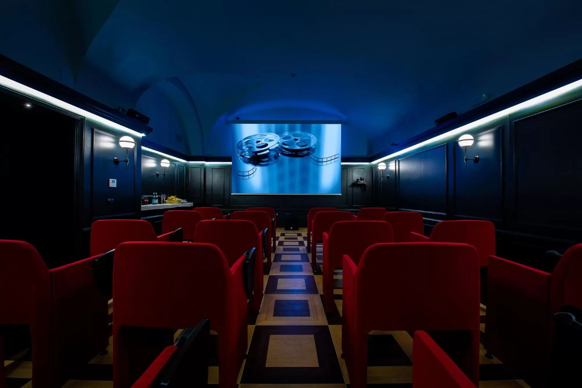 Communal lounge/ TV room in 47 Boutique Hotel