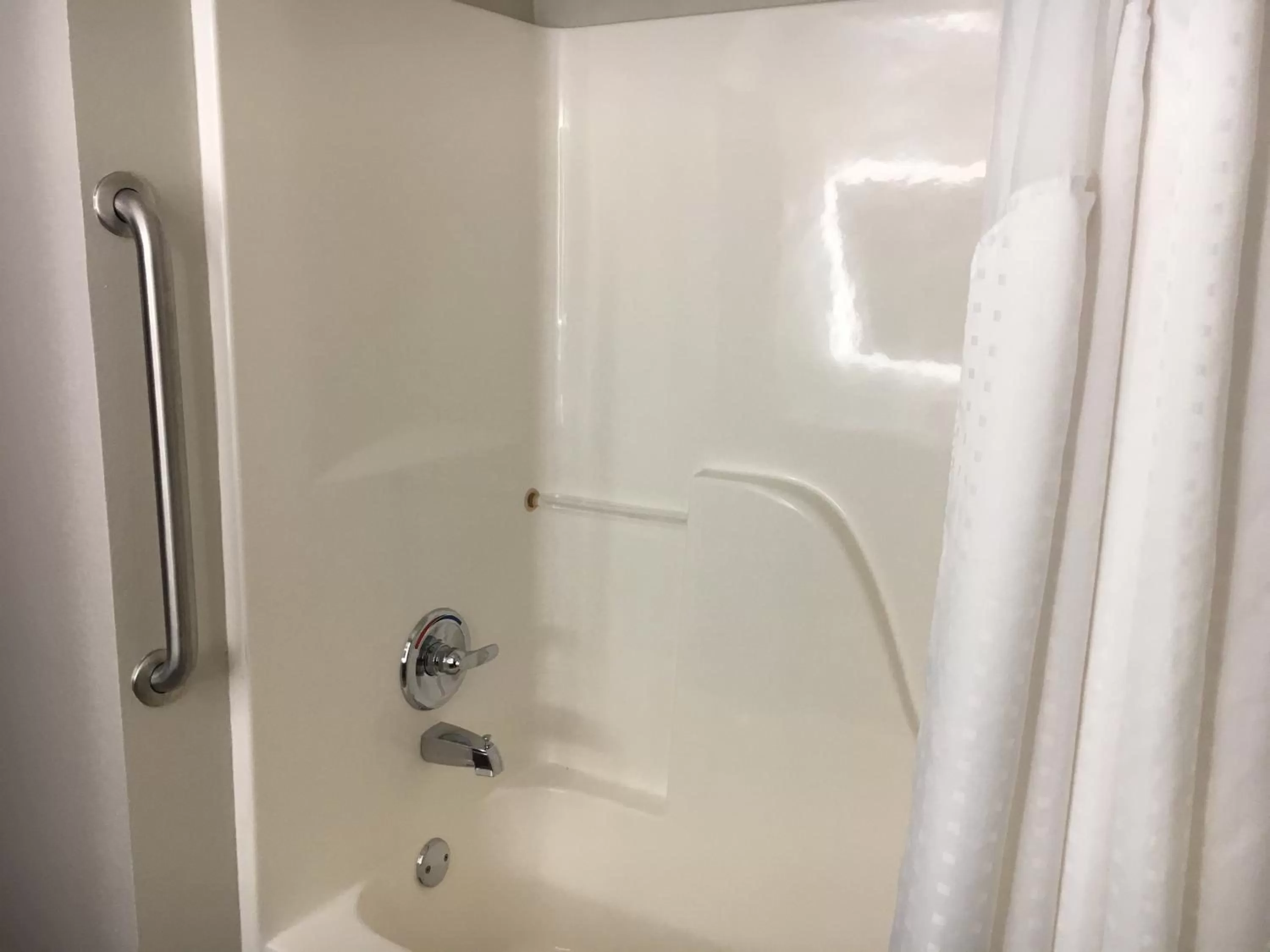 Photo of the whole room in Holiday Inn Express and Suites Thomasville by IHG