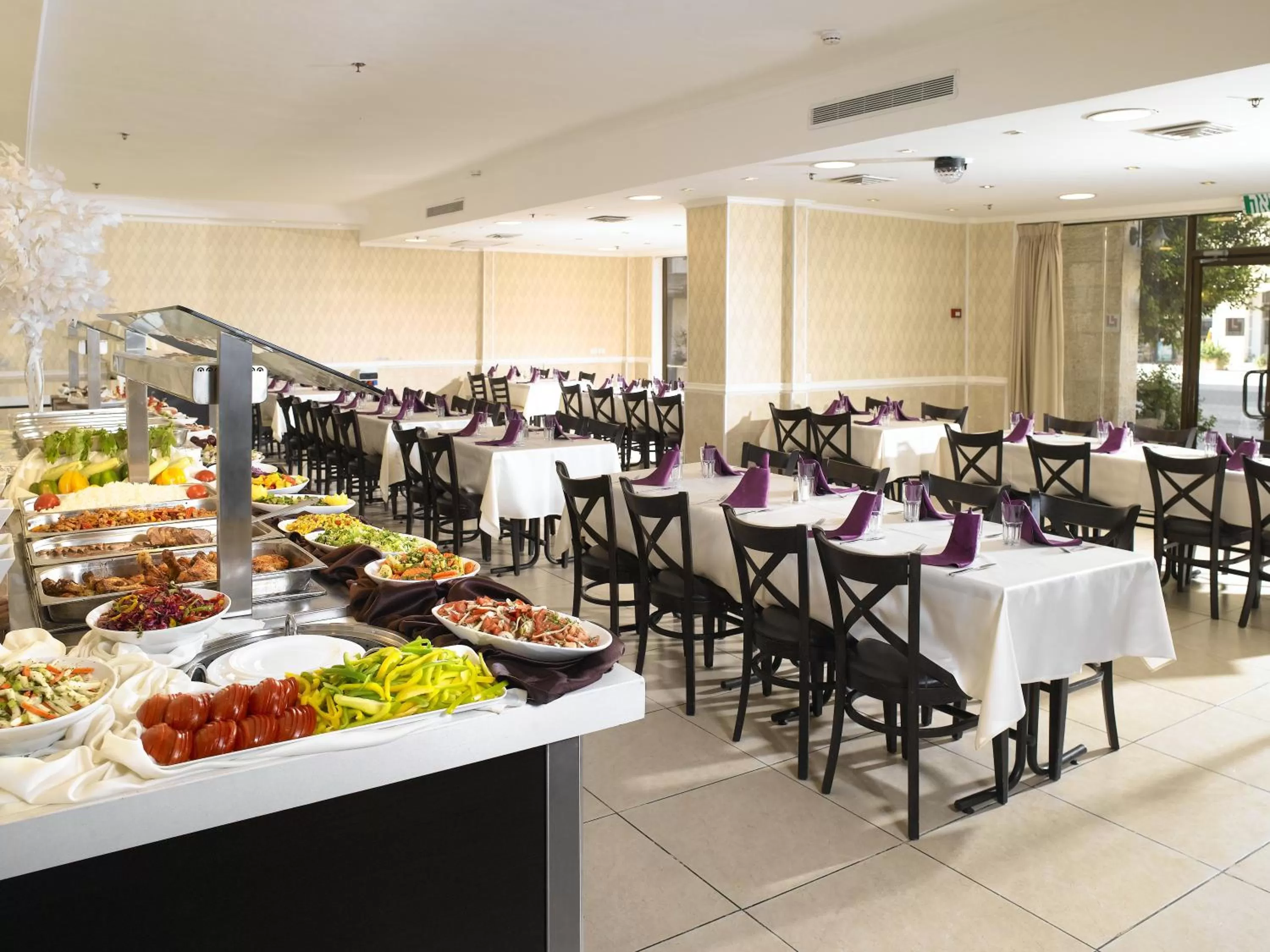 Restaurant/places to eat in Lev Yerushalayim Hotel