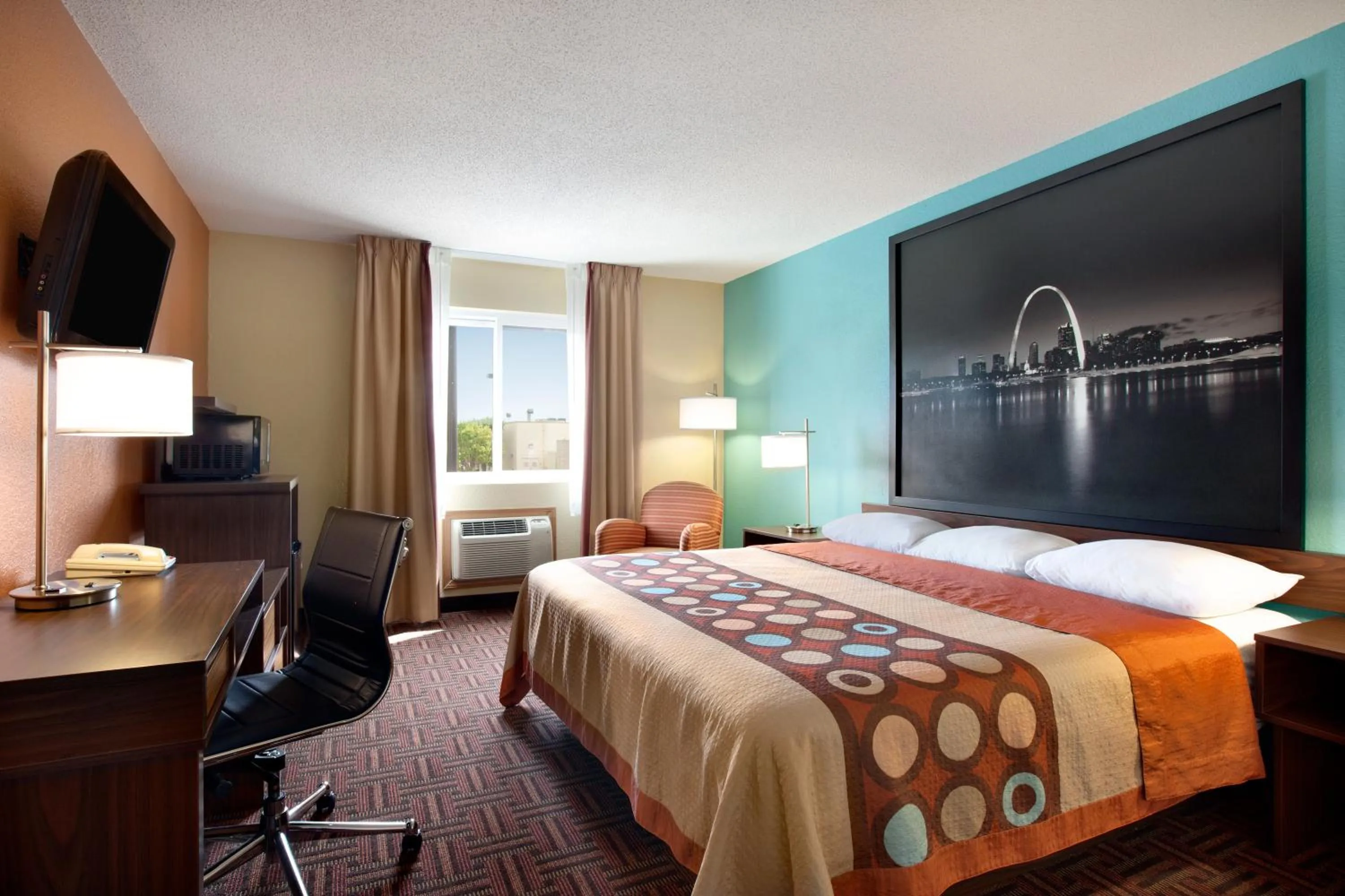 Photo of the whole room, Bed in Super 8 by Wyndham Fairview Heights-St. Louis